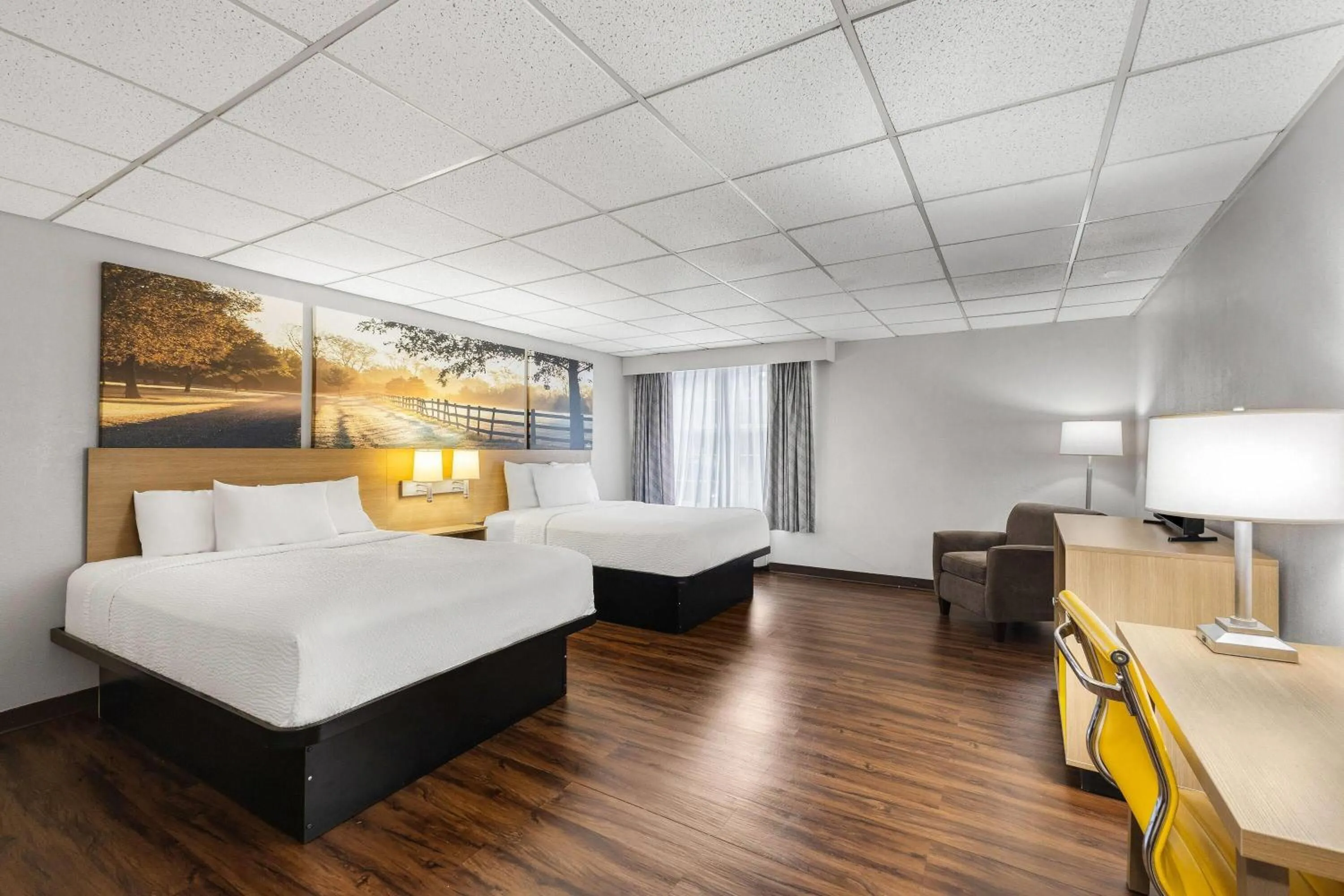 Bed in Days Inn by Wyndham Madisonville