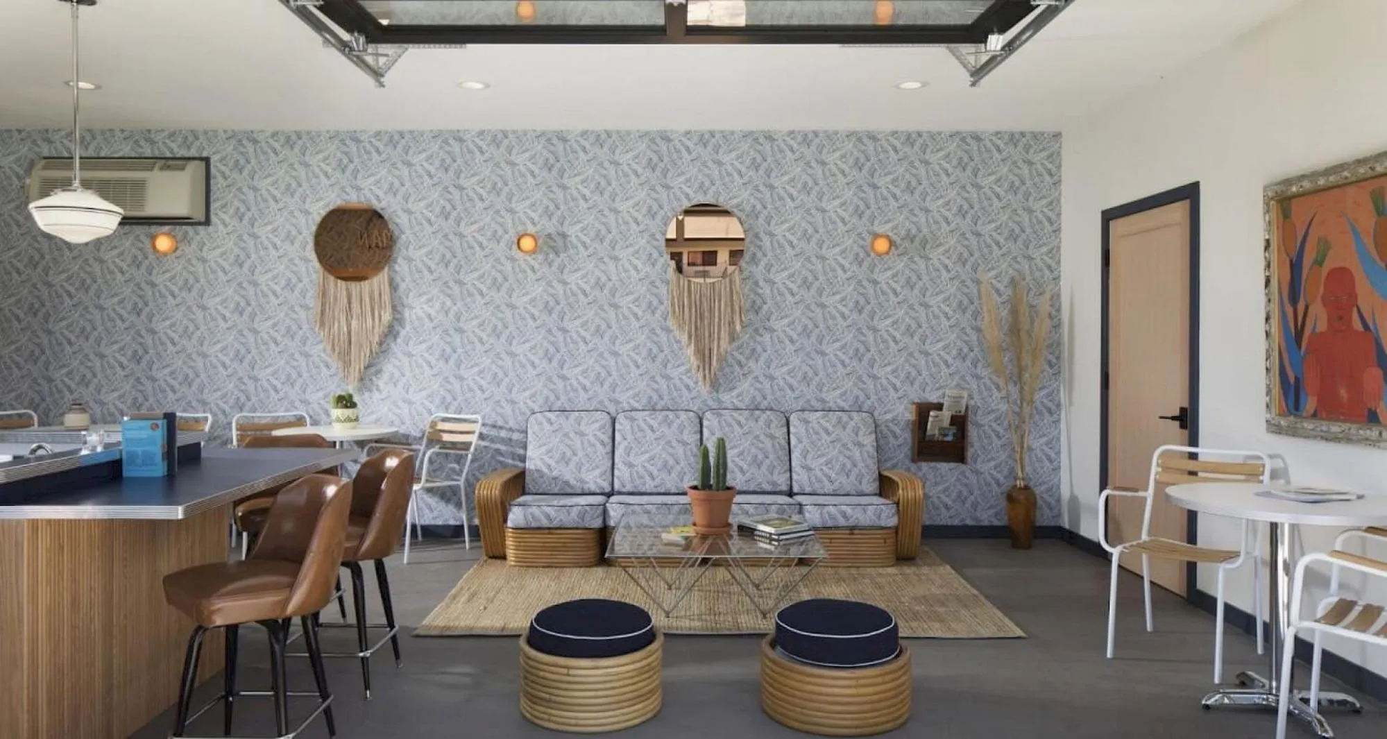 Lounge or bar in The Sandman Santa Rosa Sonoma, an Ascend Collection Hotel