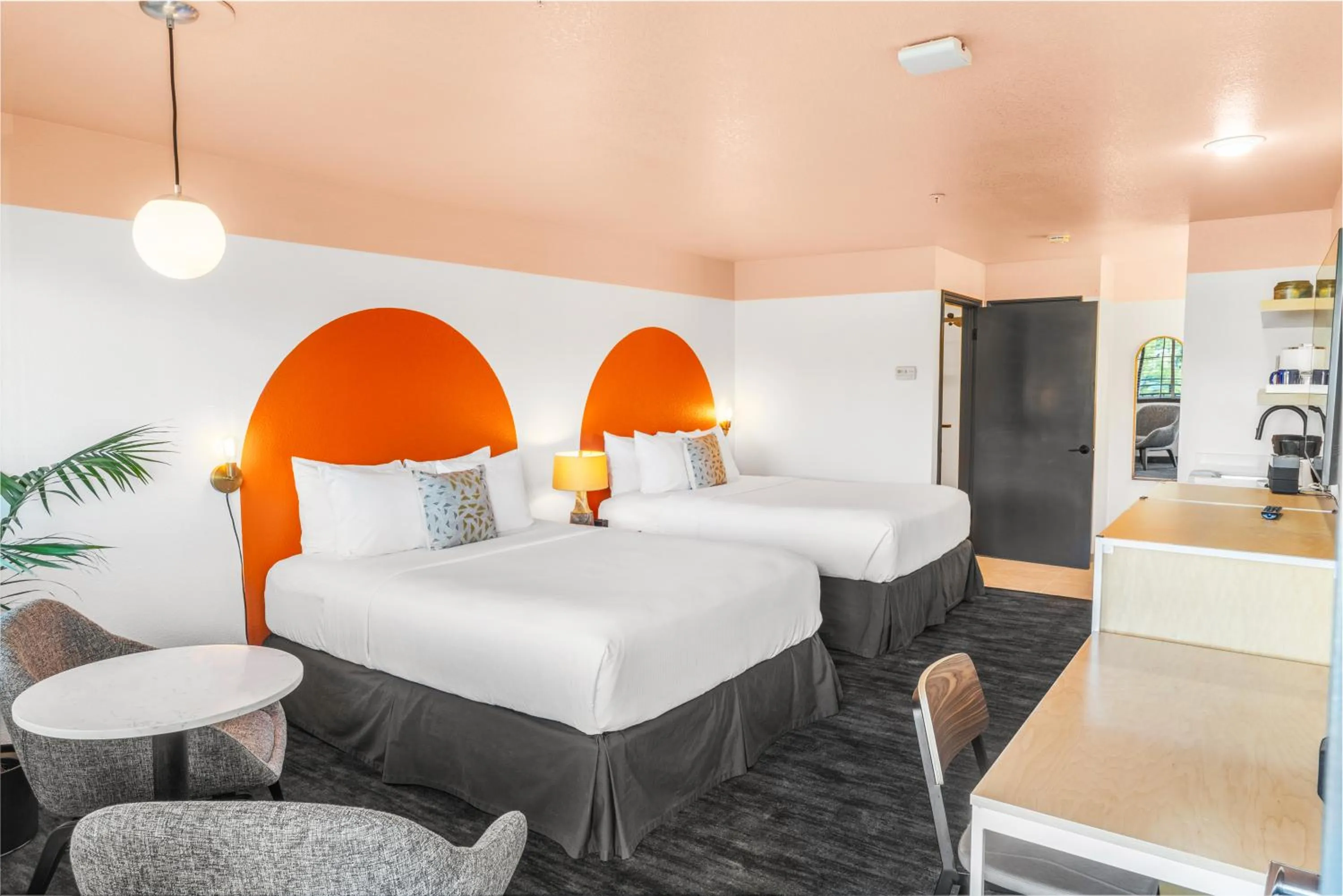 Photo of the whole room, Bed in The Sandman Santa Rosa Sonoma, an Ascend Collection Hotel