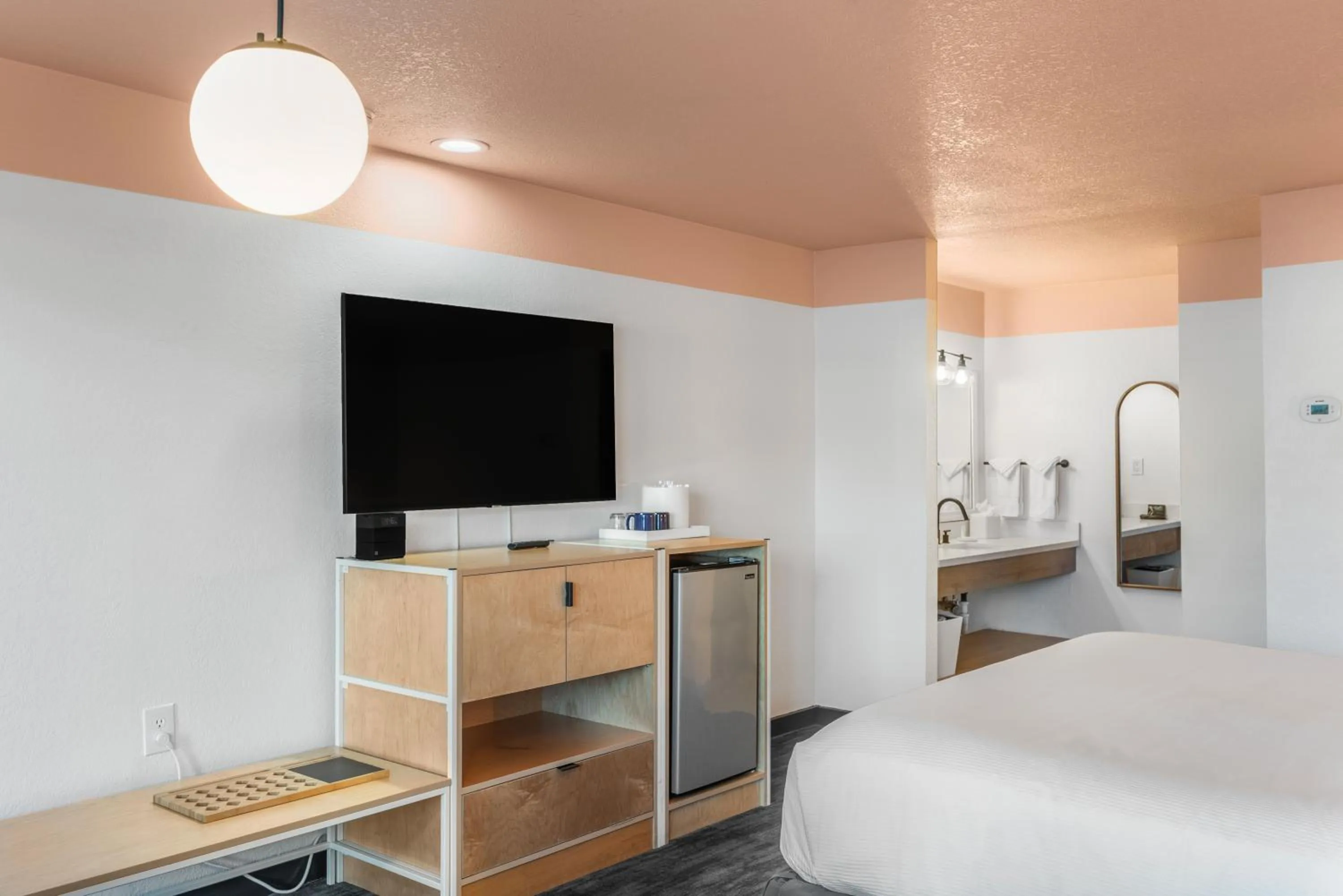 TV and multimedia, Bed in The Sandman Santa Rosa Sonoma, an Ascend Collection Hotel