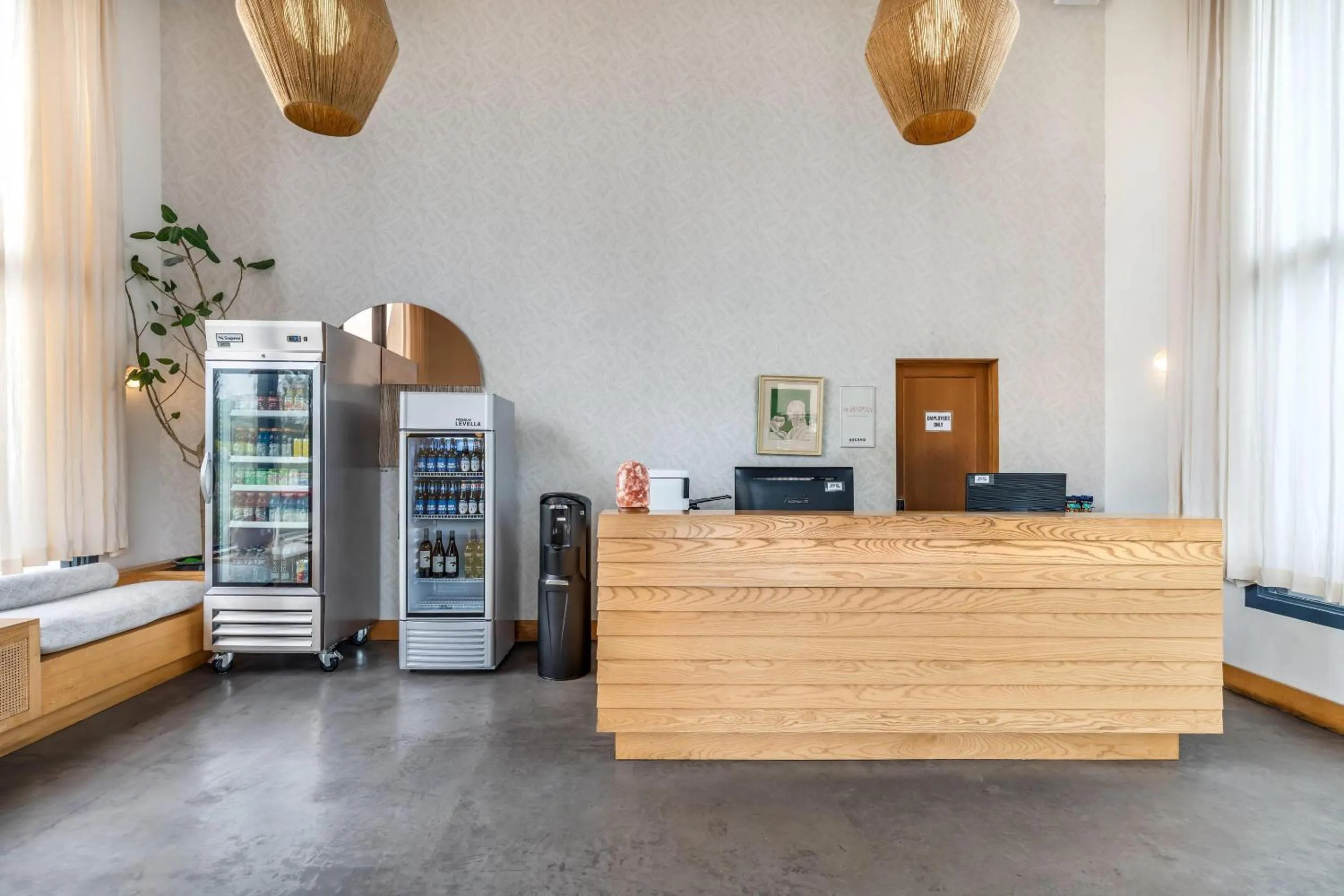 Lobby or reception in The Sandman Santa Rosa Sonoma, an Ascend Collection Hotel