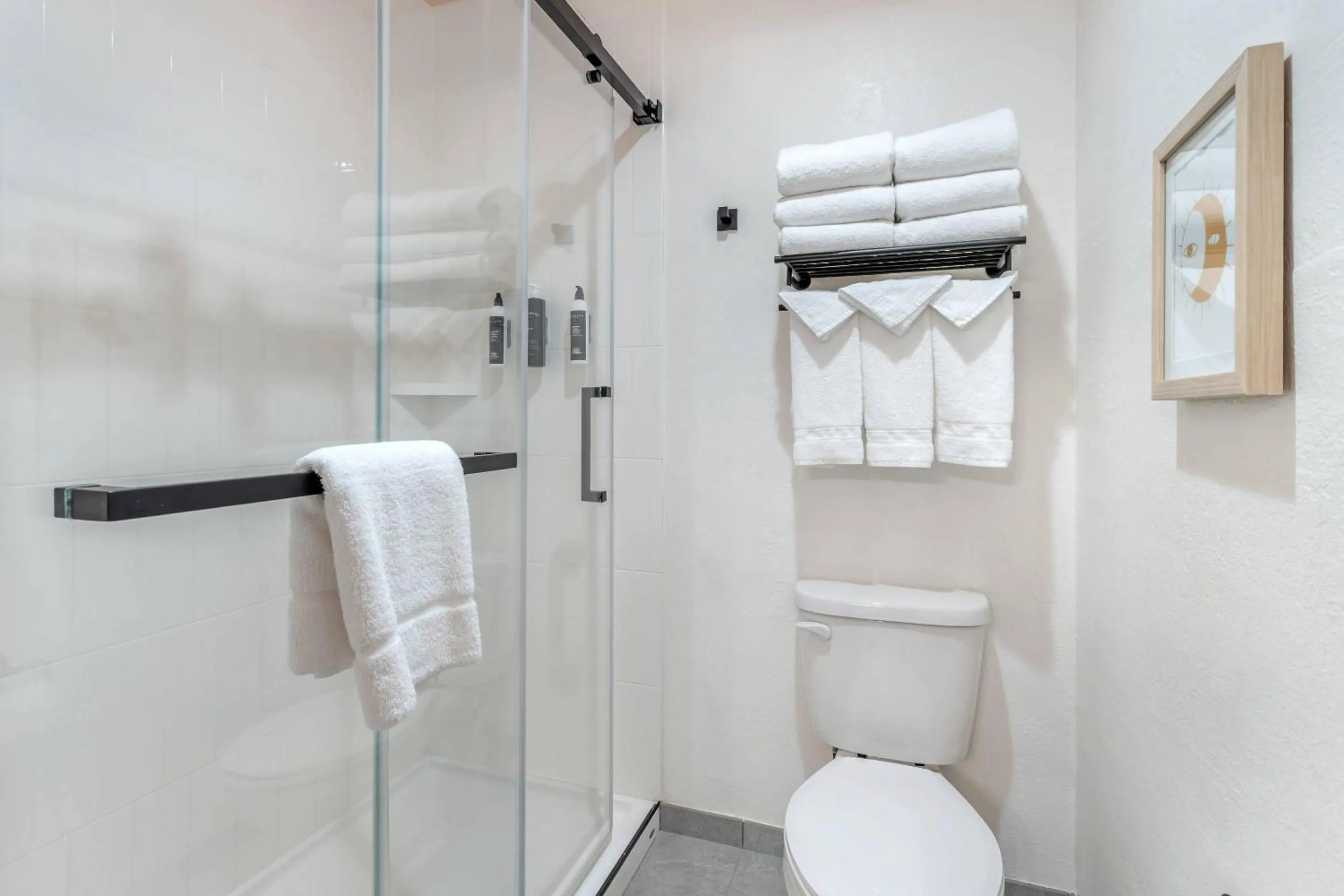 Bedroom in The Sandman Santa Rosa Sonoma, an Ascend Collection Hotel