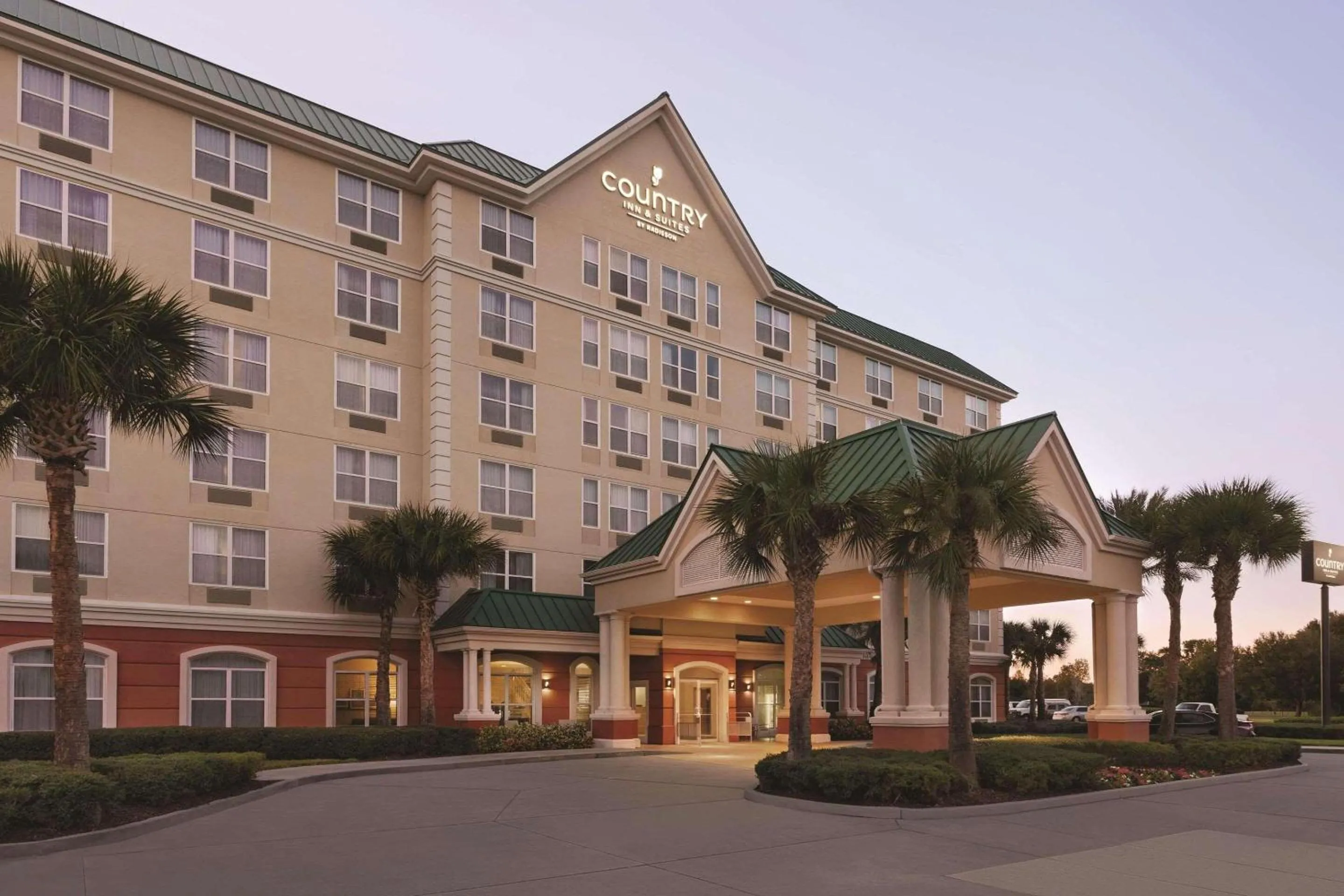 Property building in Country Inn & Suites by Radisson, Orlando Airport, FL