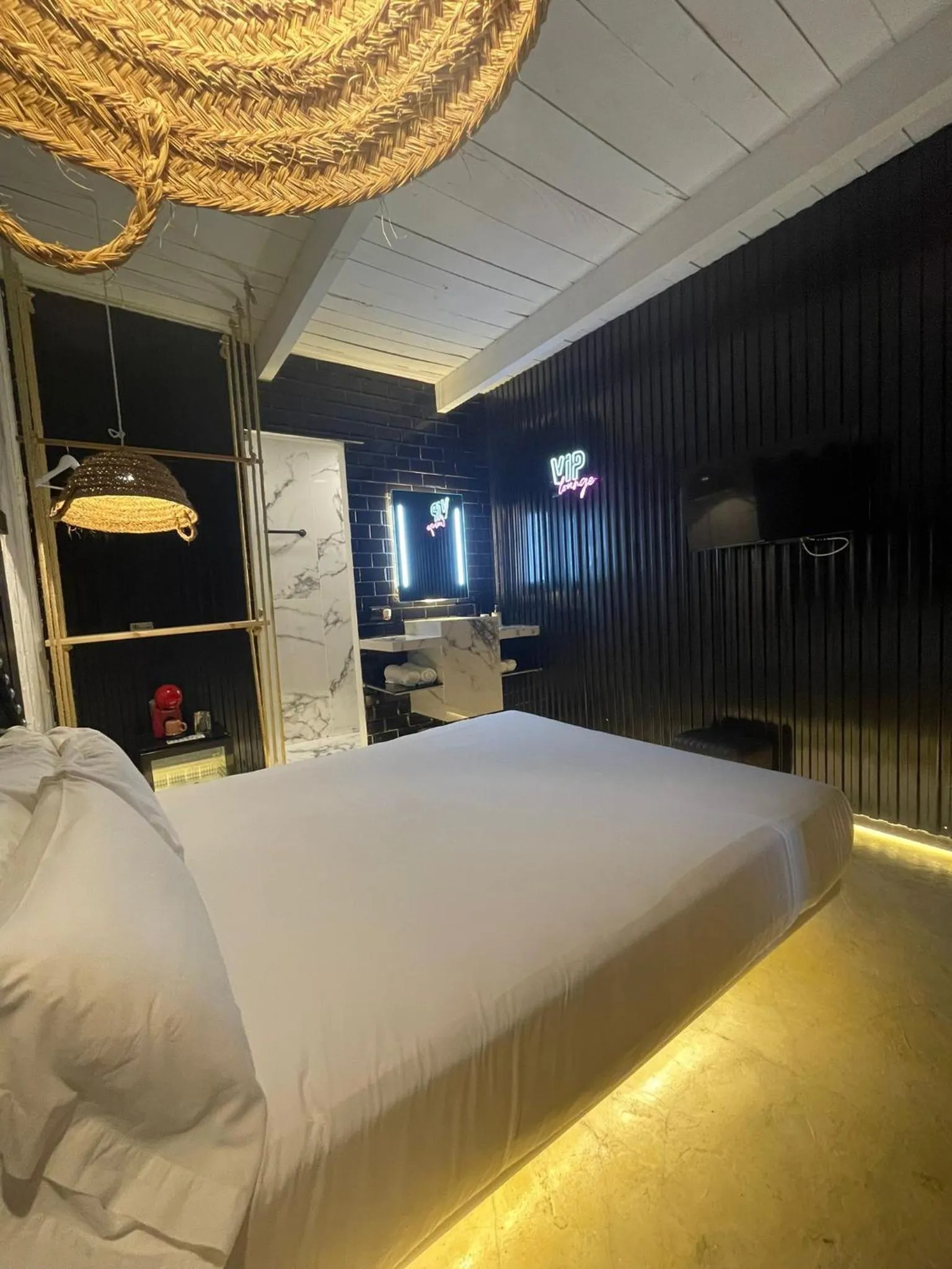 Property building, Bed in PAIISE Hotels