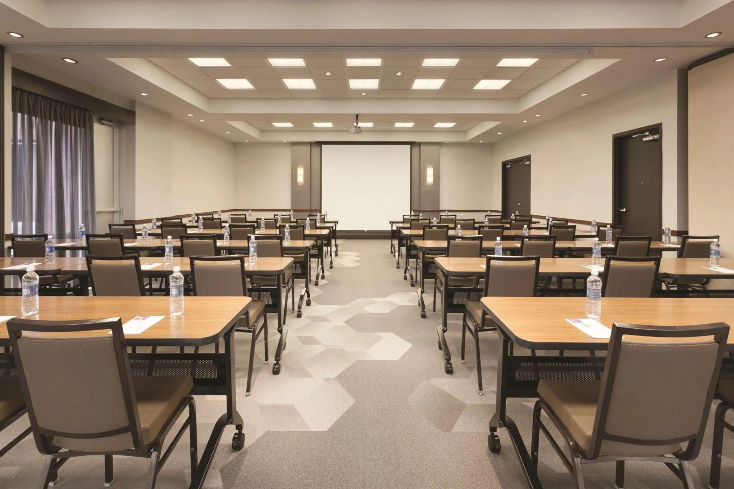 Meeting/conference room in Hyatt Place Portland Airport/Cascade Station