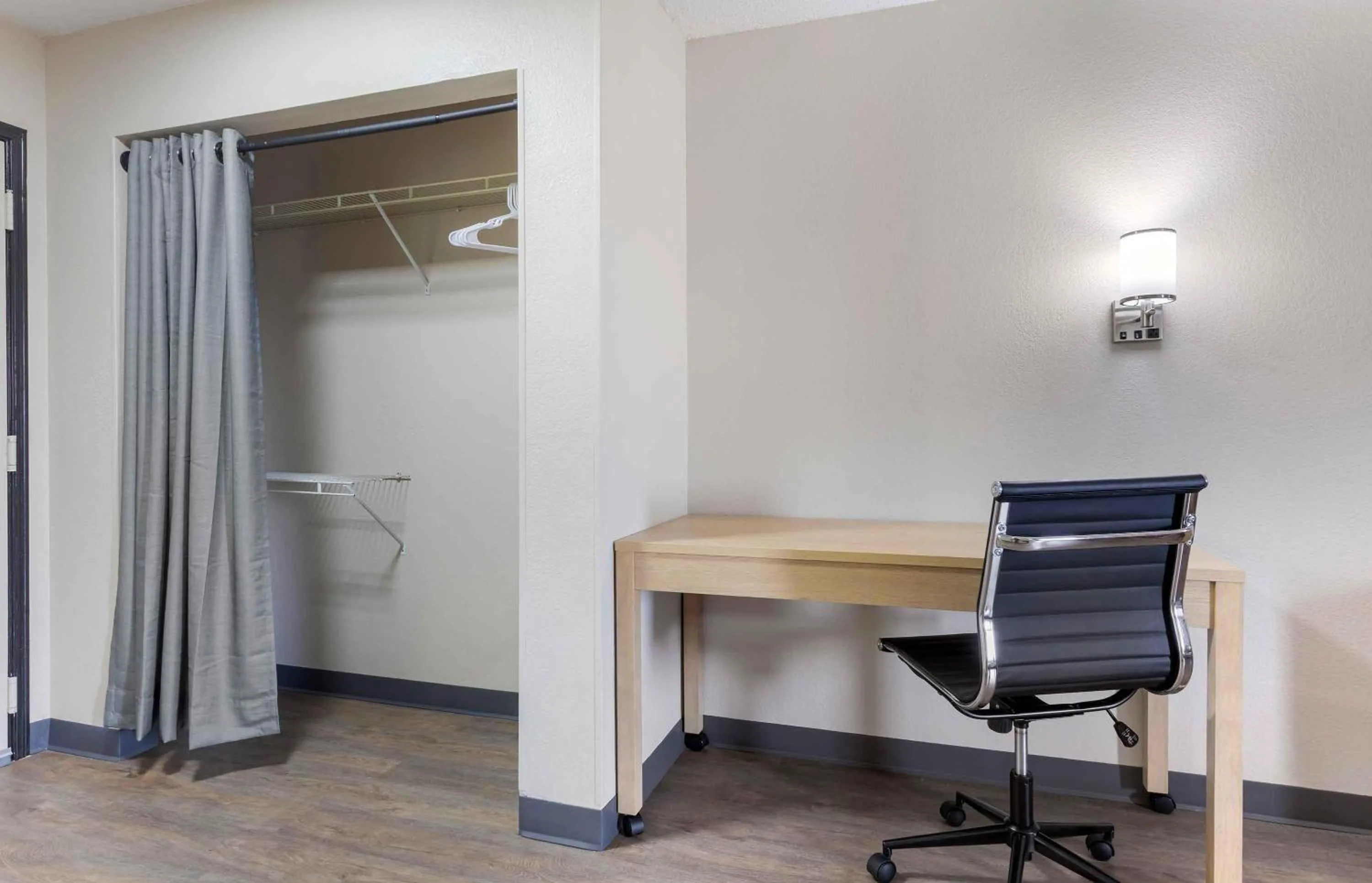 Bedroom in Extended Stay America Suites - Arlington - Six Flags