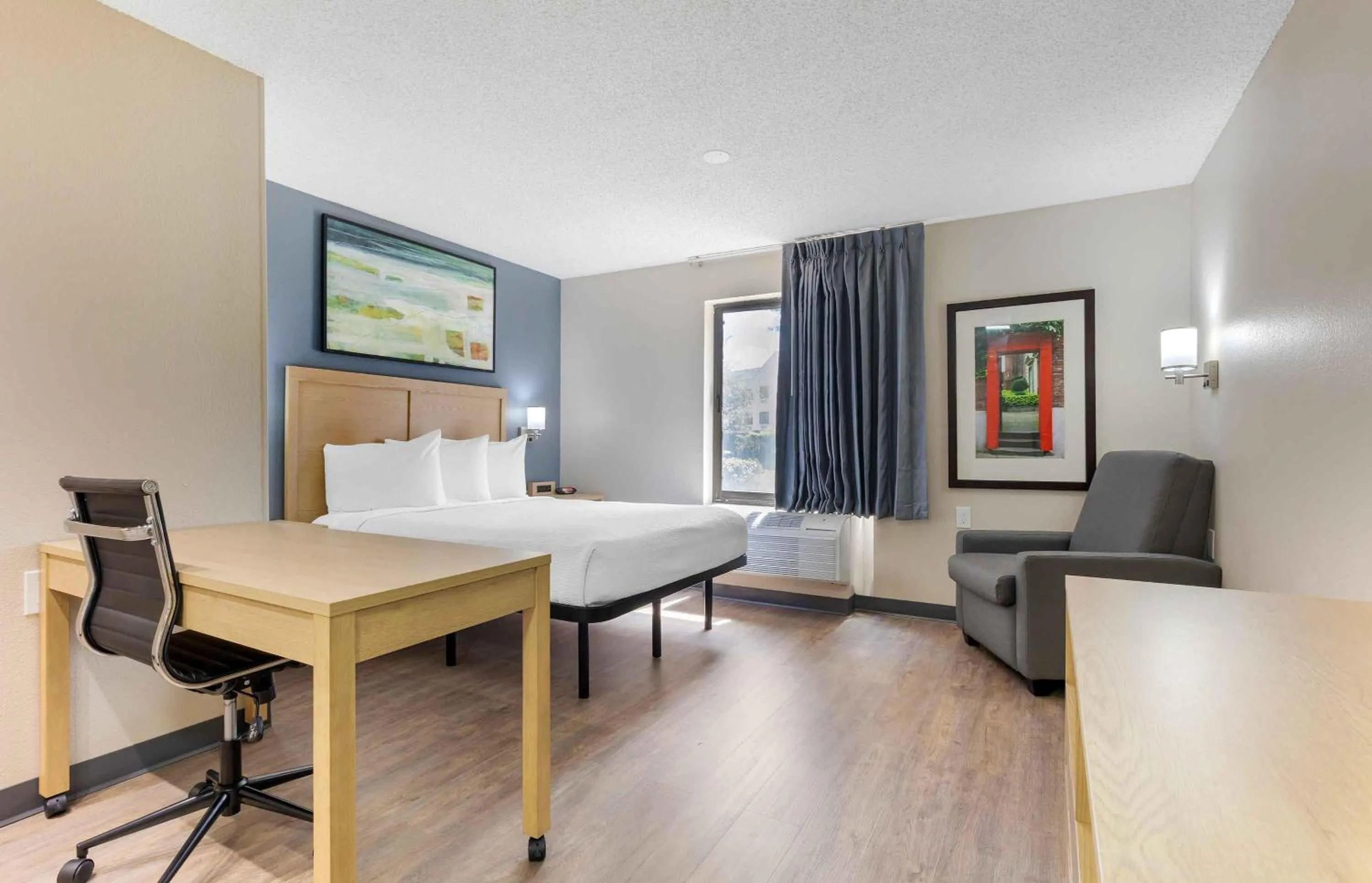 Bedroom, Bed in Extended Stay America Suites - Arlington - Six Flags