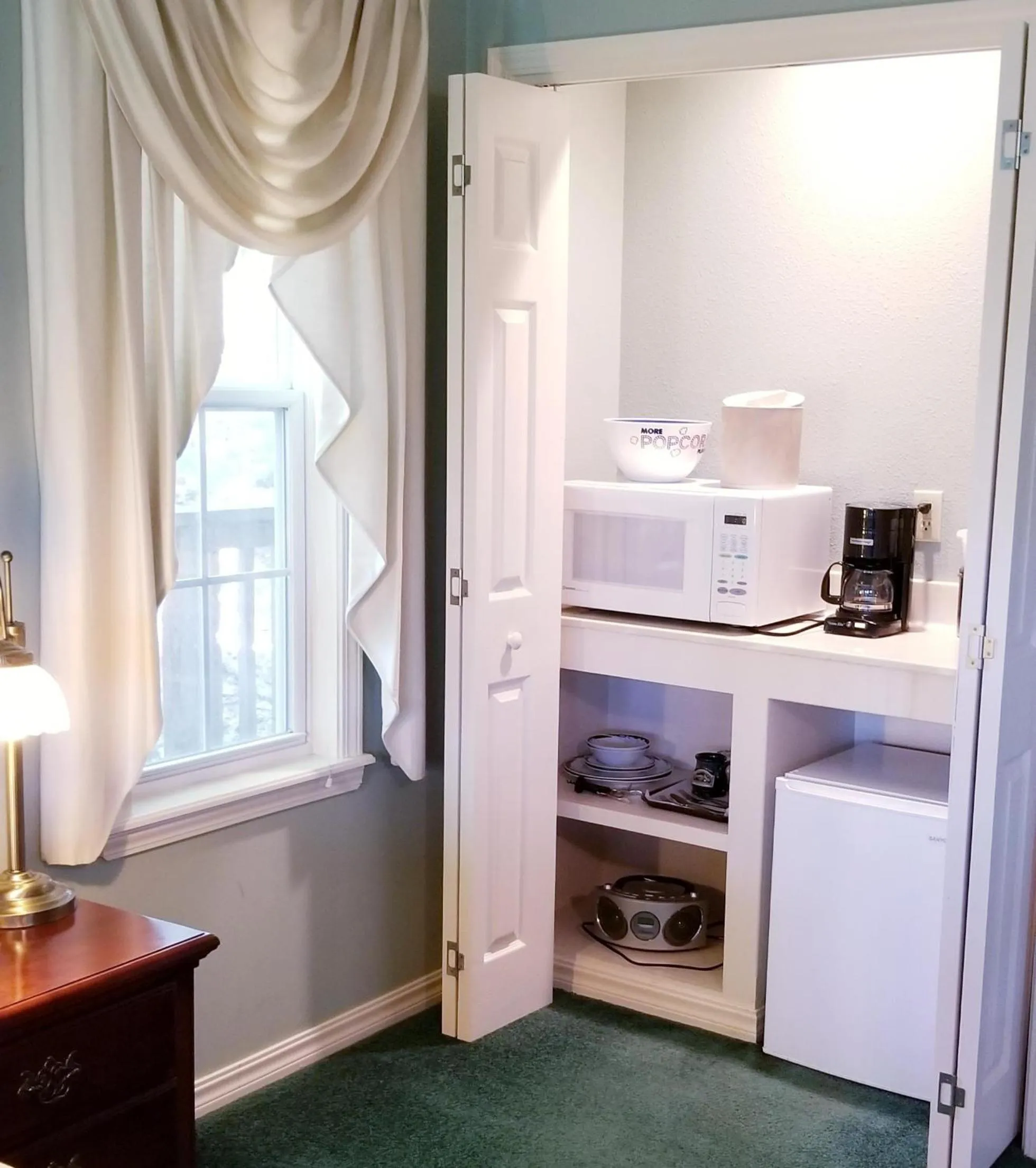 Coffee/tea facilities in Evening Shade Inn