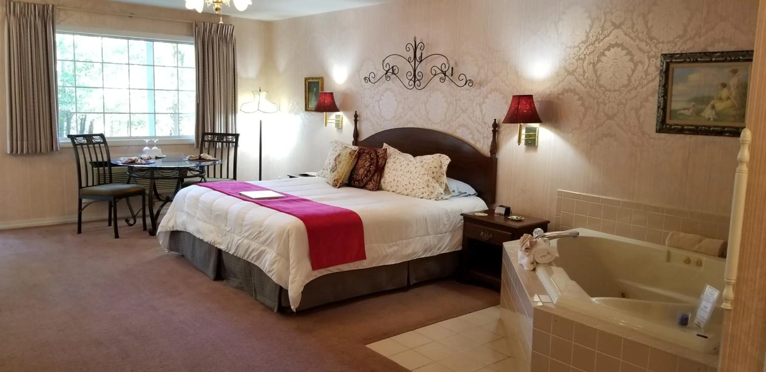 Bed in Evening Shade Inn