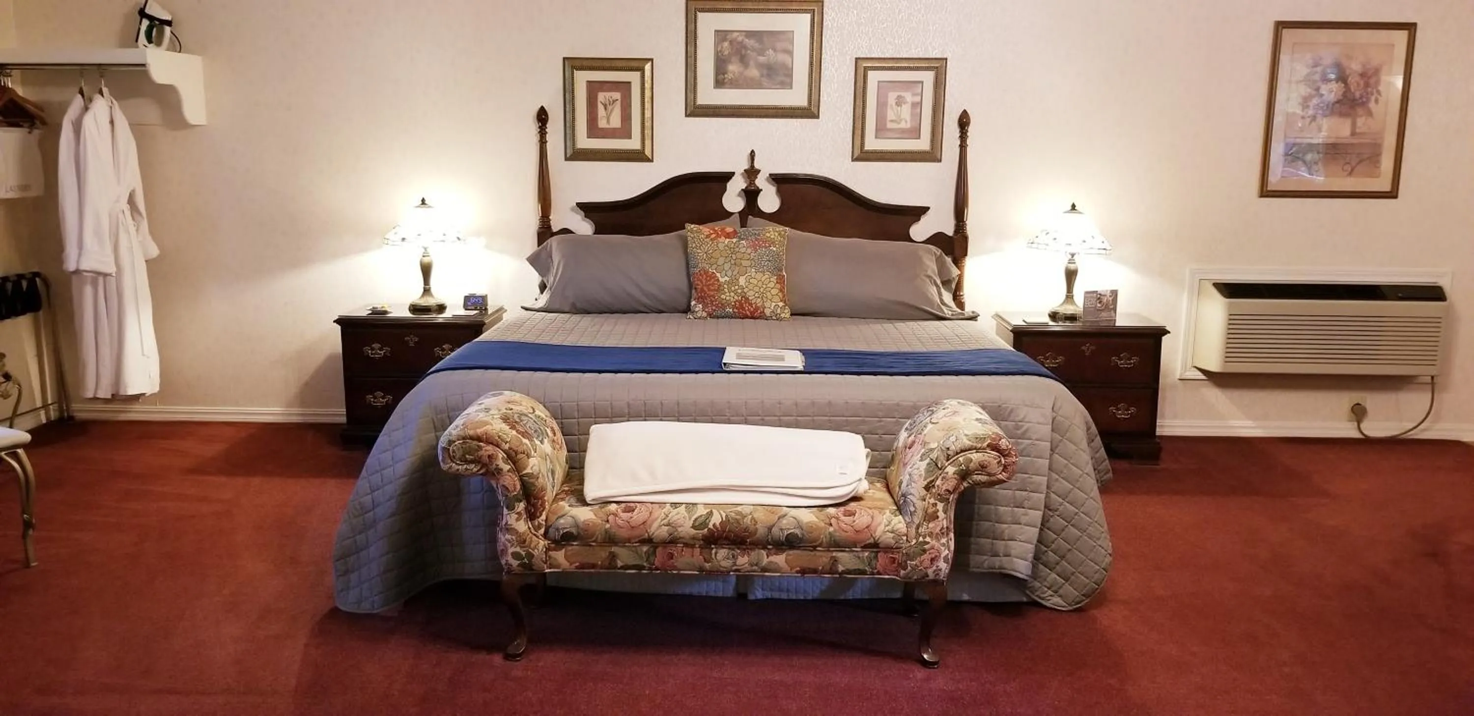 Bed in Evening Shade Inn