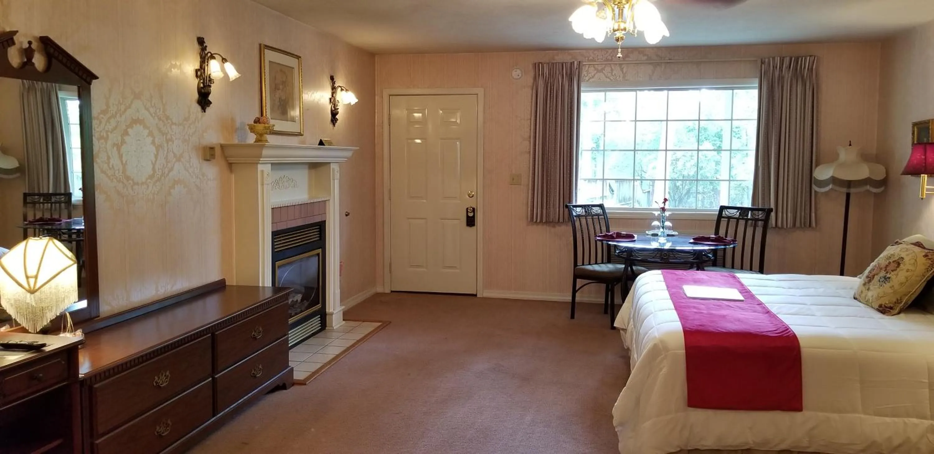 Bed in Evening Shade Inn