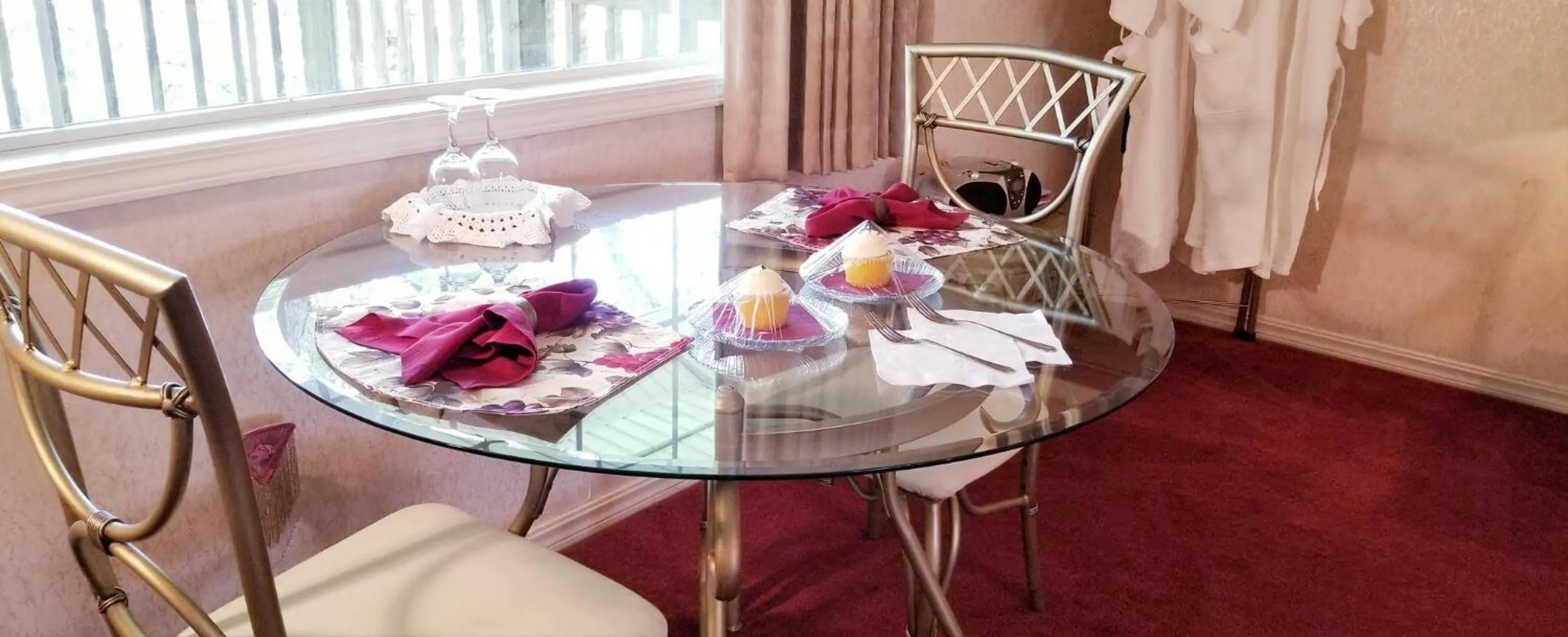 Dining area in Evening Shade Inn