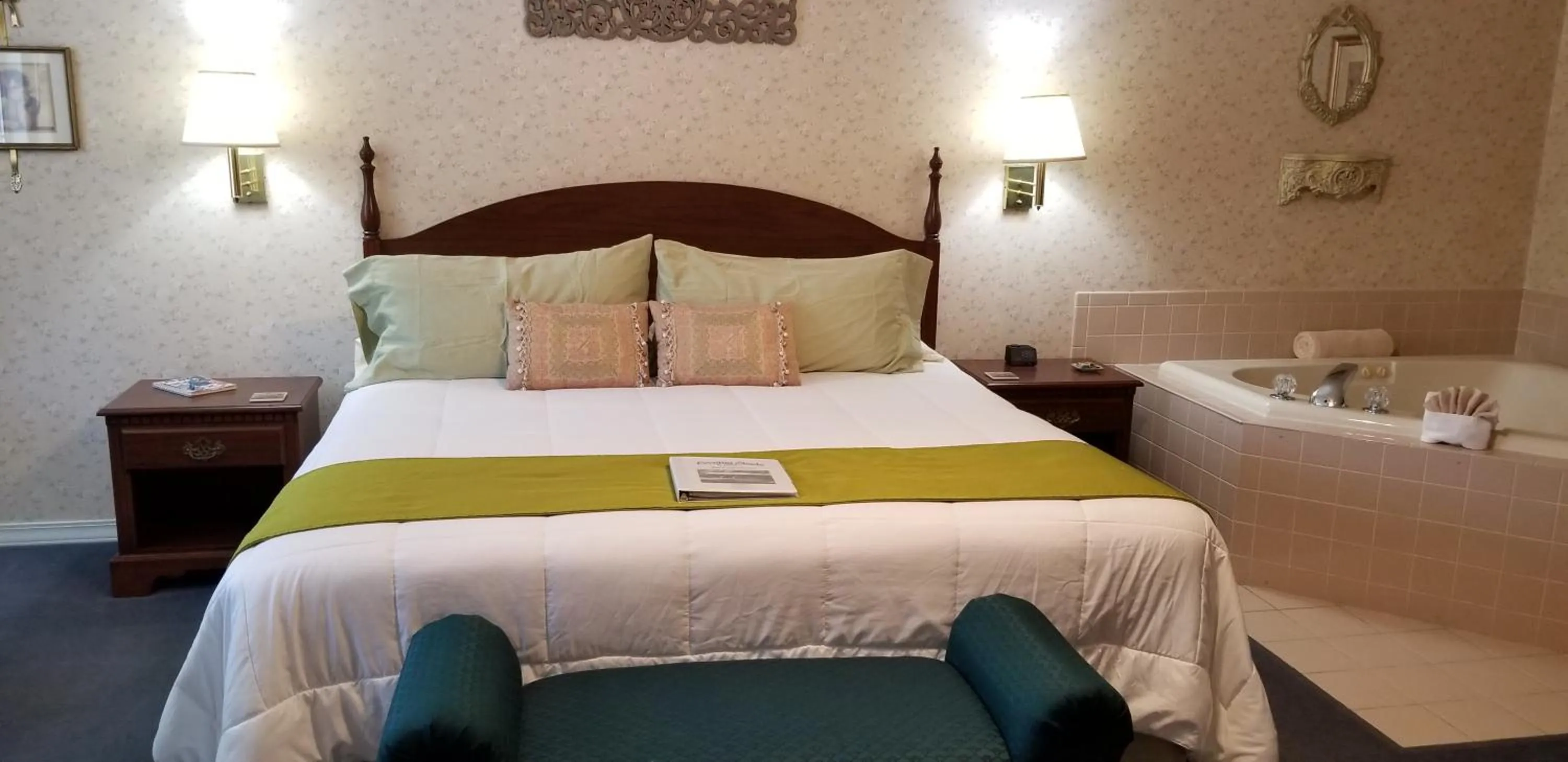 Bed in Evening Shade Inn