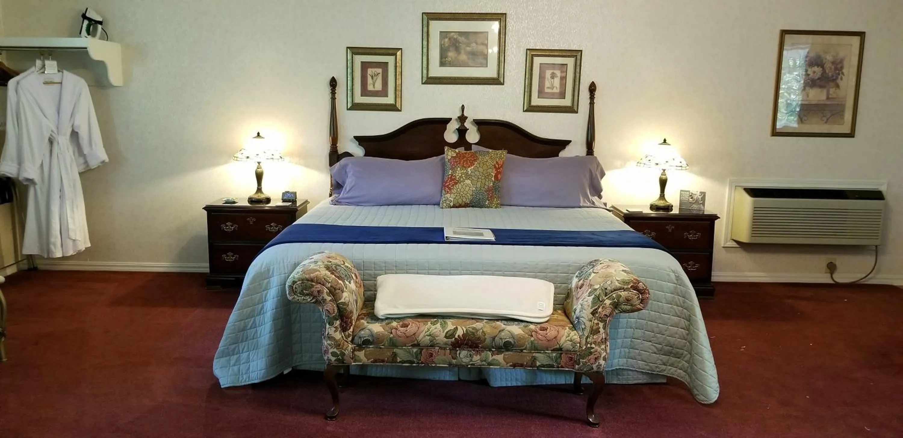 Bed in Evening Shade Inn