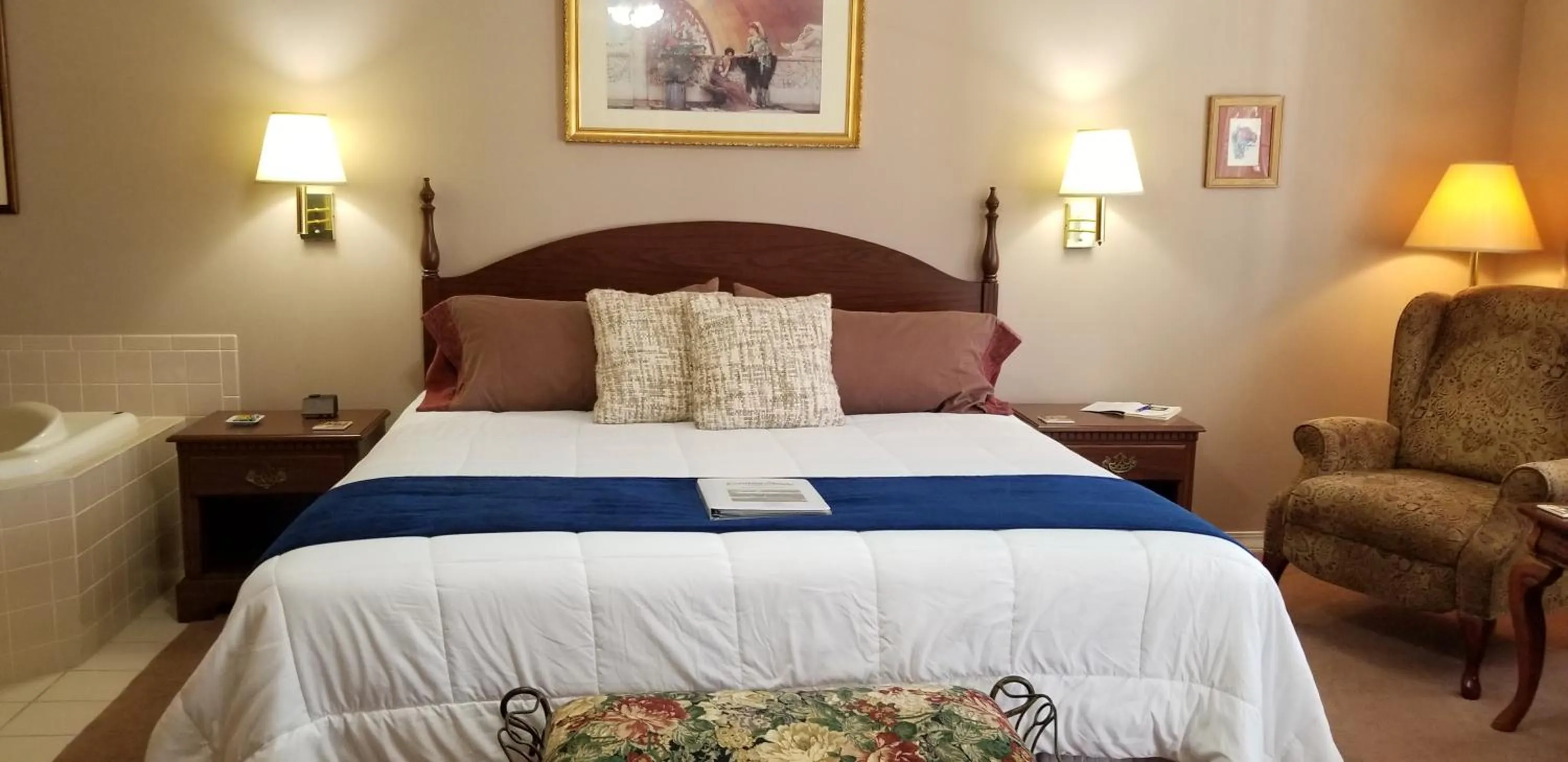 Bed in Evening Shade Inn