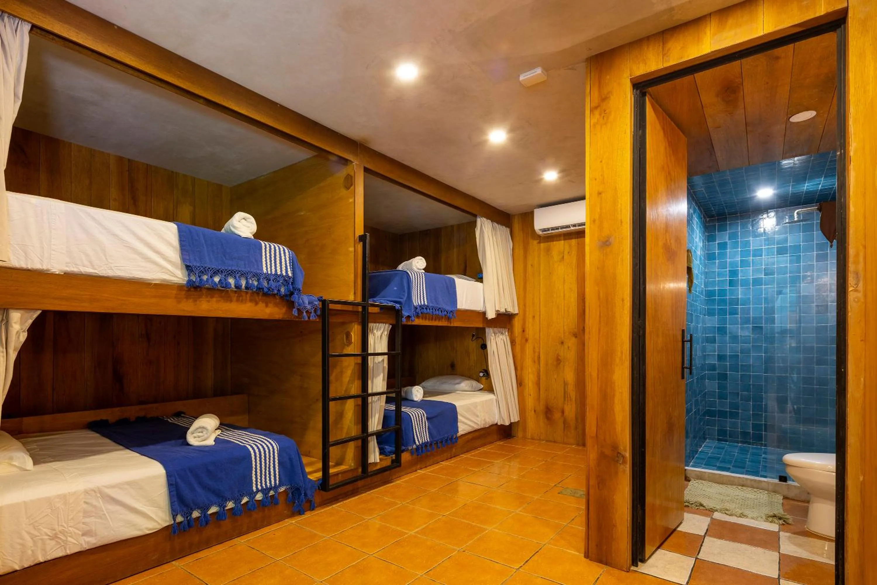 Bed in 4-Bed Dormitory Room in Somos