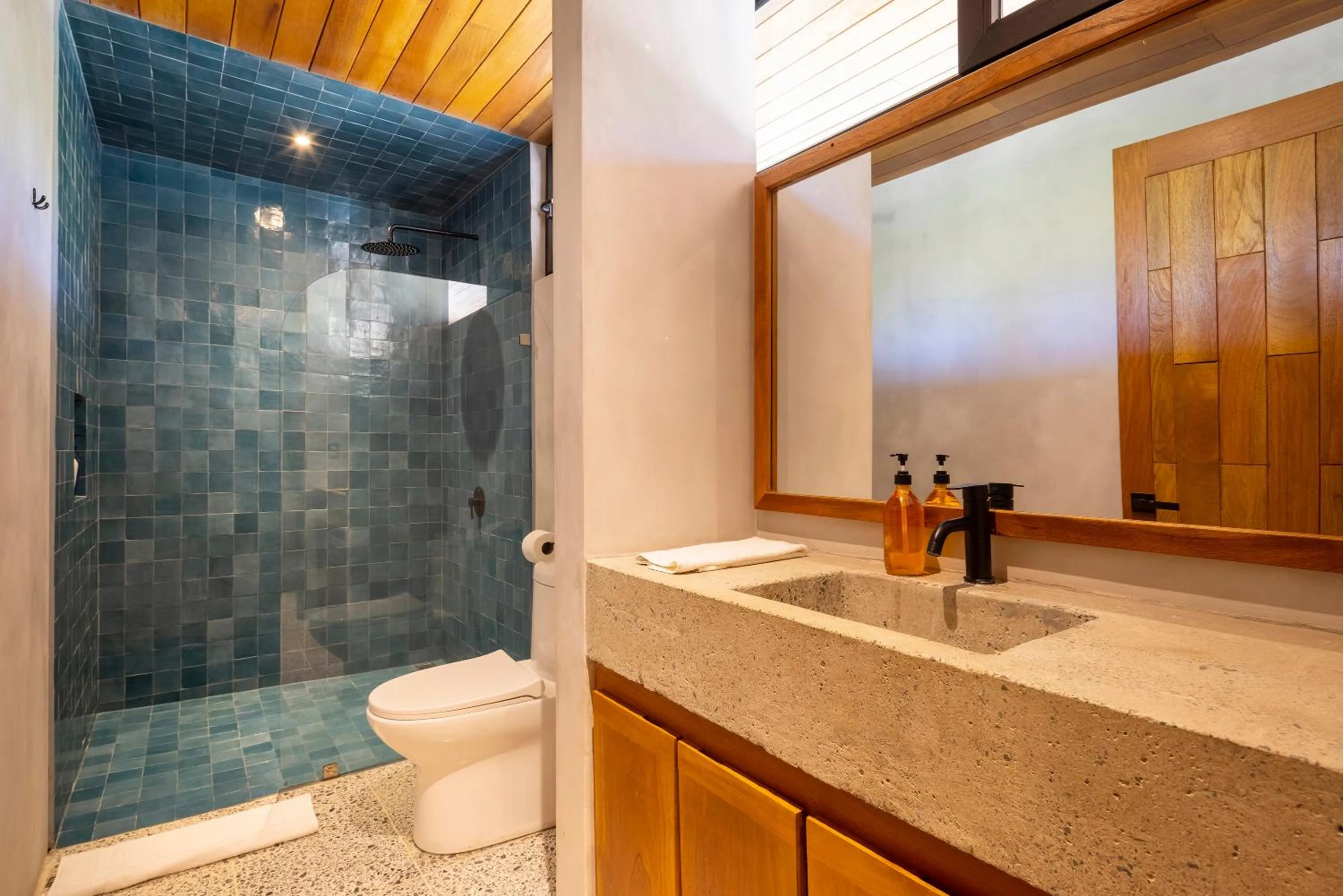 Bathroom in Somos