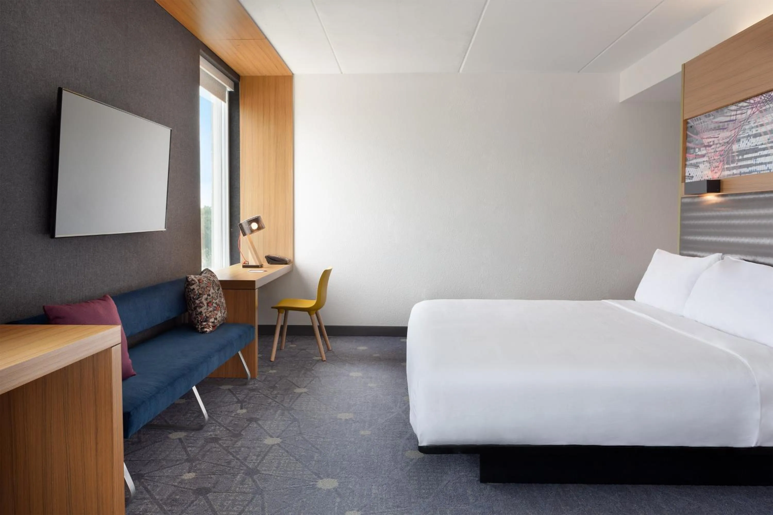 Photo of the whole room, Bed in Aloft Jacksonville Tapestry Park