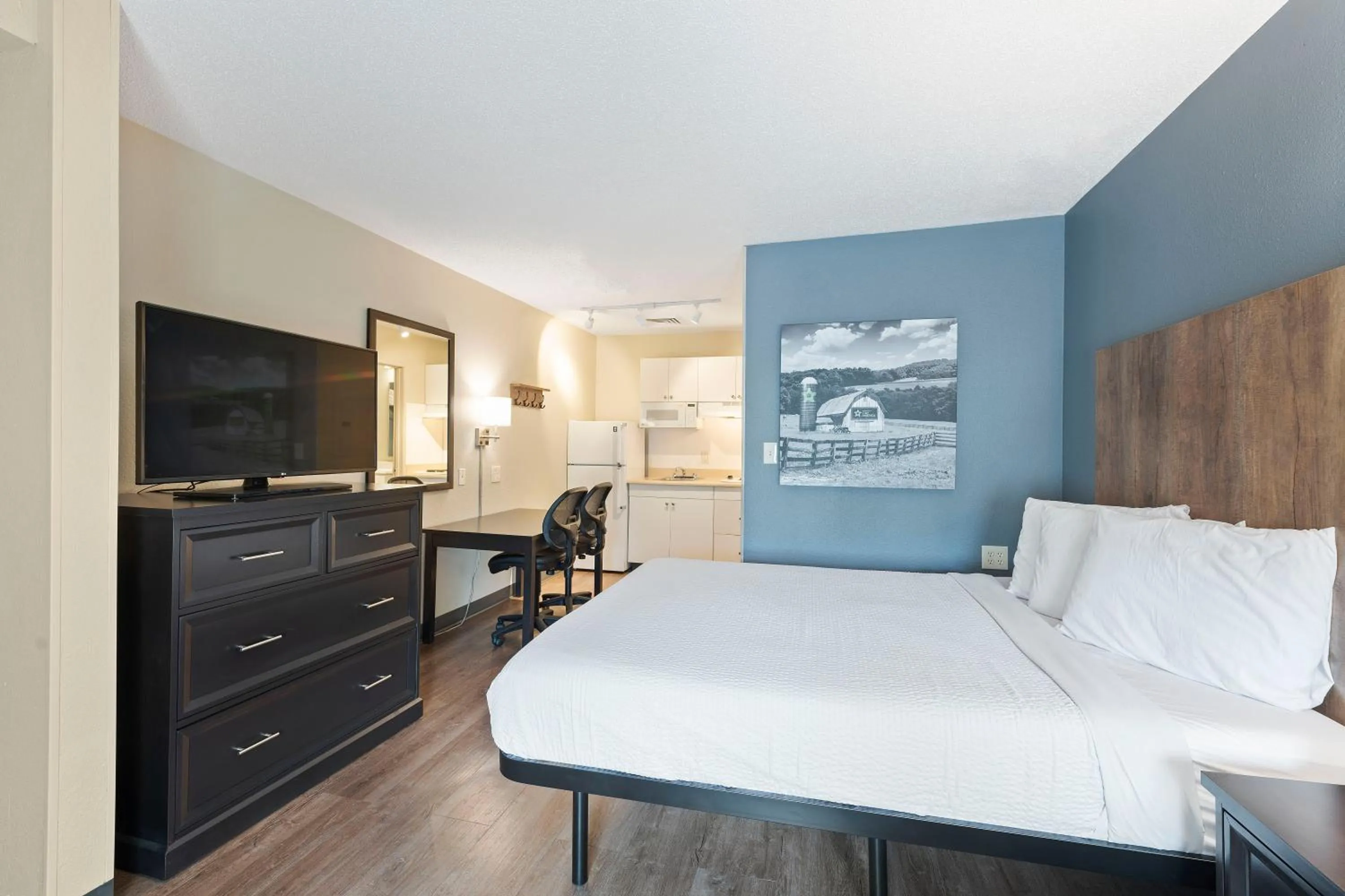 Bed in Extended Stay America Select Suites - Charlotte - Airport