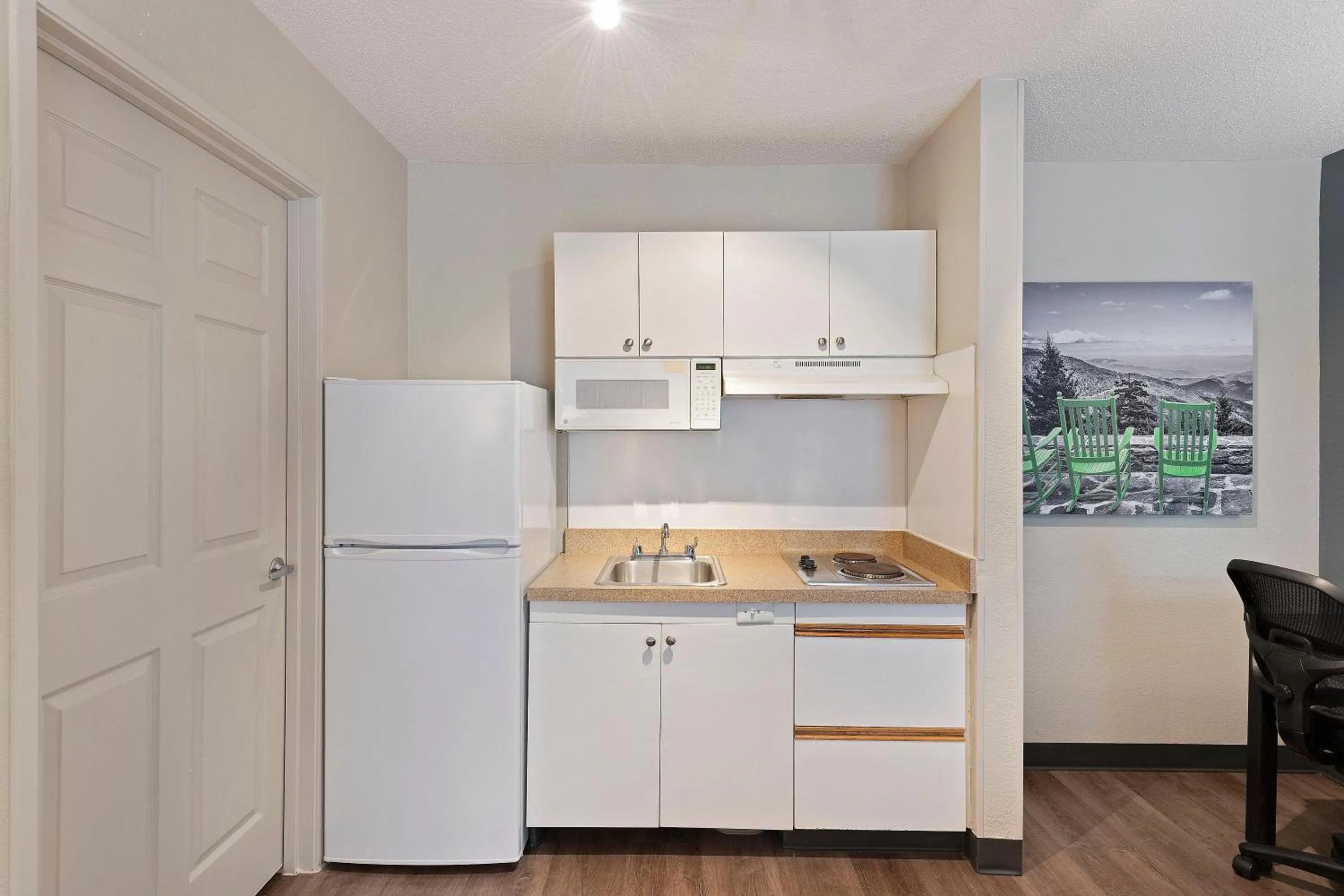 Kitchen or kitchenette, Kitchen/Kitchenette in Extended Stay America Select Suites - Charlotte - Airport
