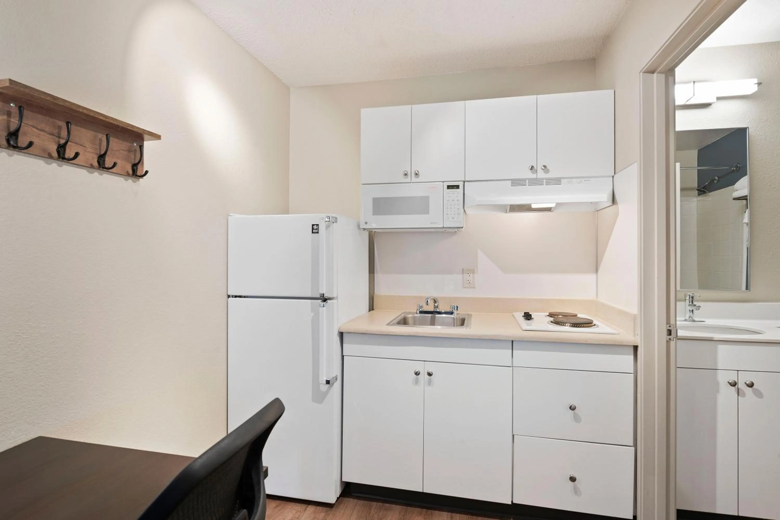 Kitchen or kitchenette, Kitchen/Kitchenette in Extended Stay America Select Suites - Charlotte - Airport
