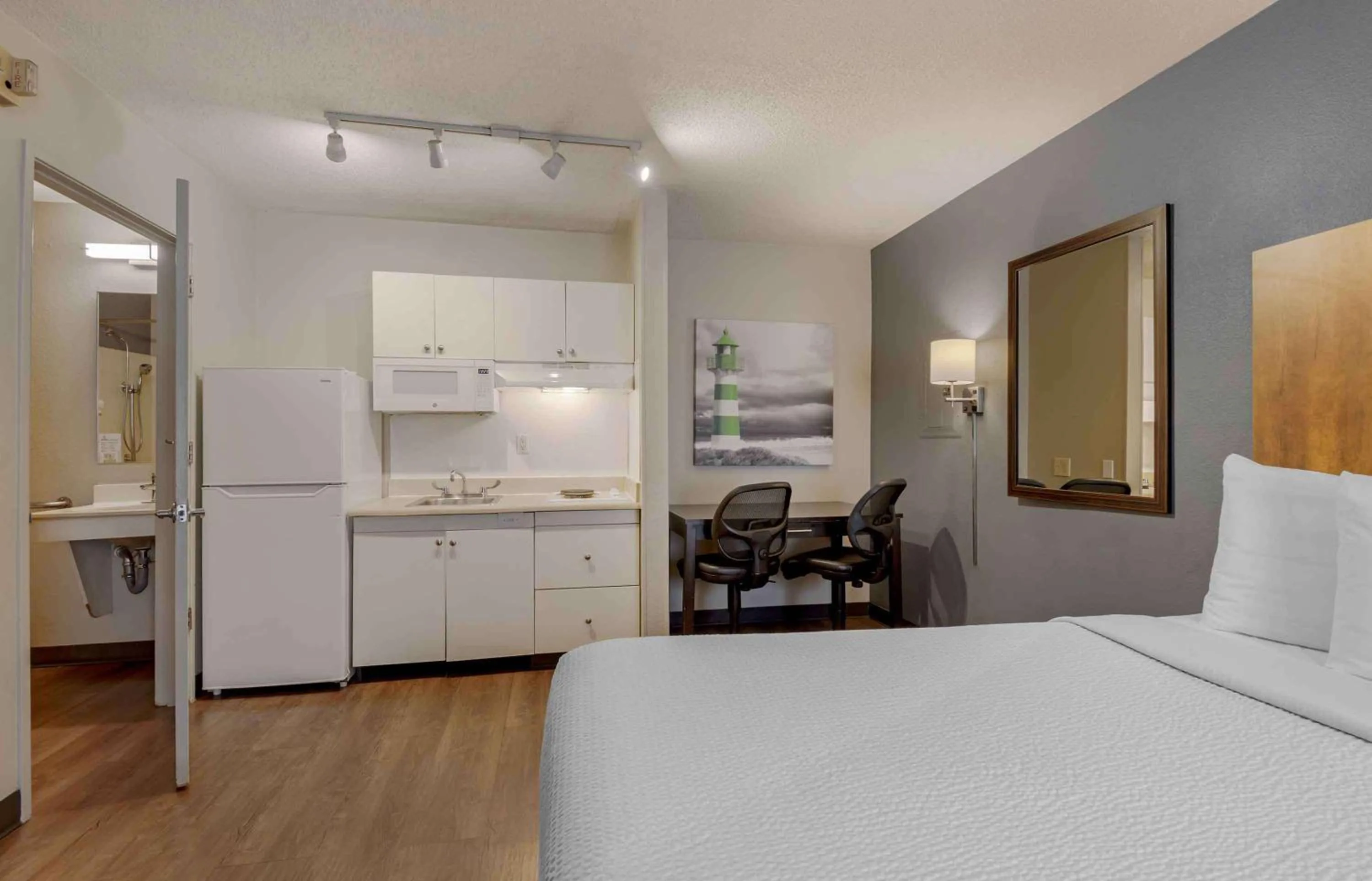 Bedroom in Extended Stay America Select Suites - Charlotte - Airport