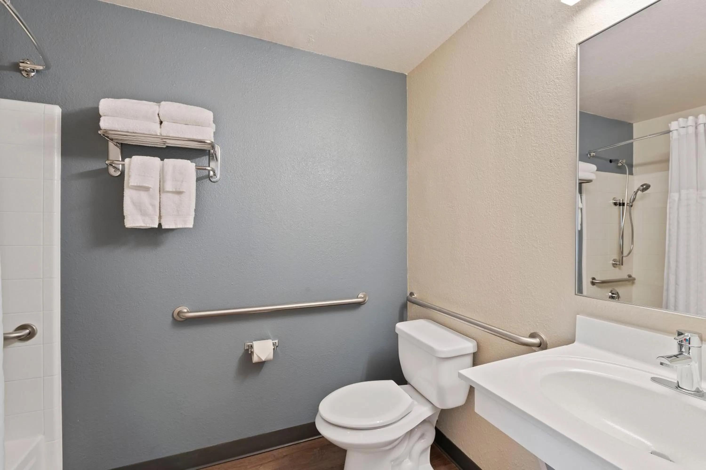 Bathroom in Extended Stay America Select Suites - Charlotte - Airport