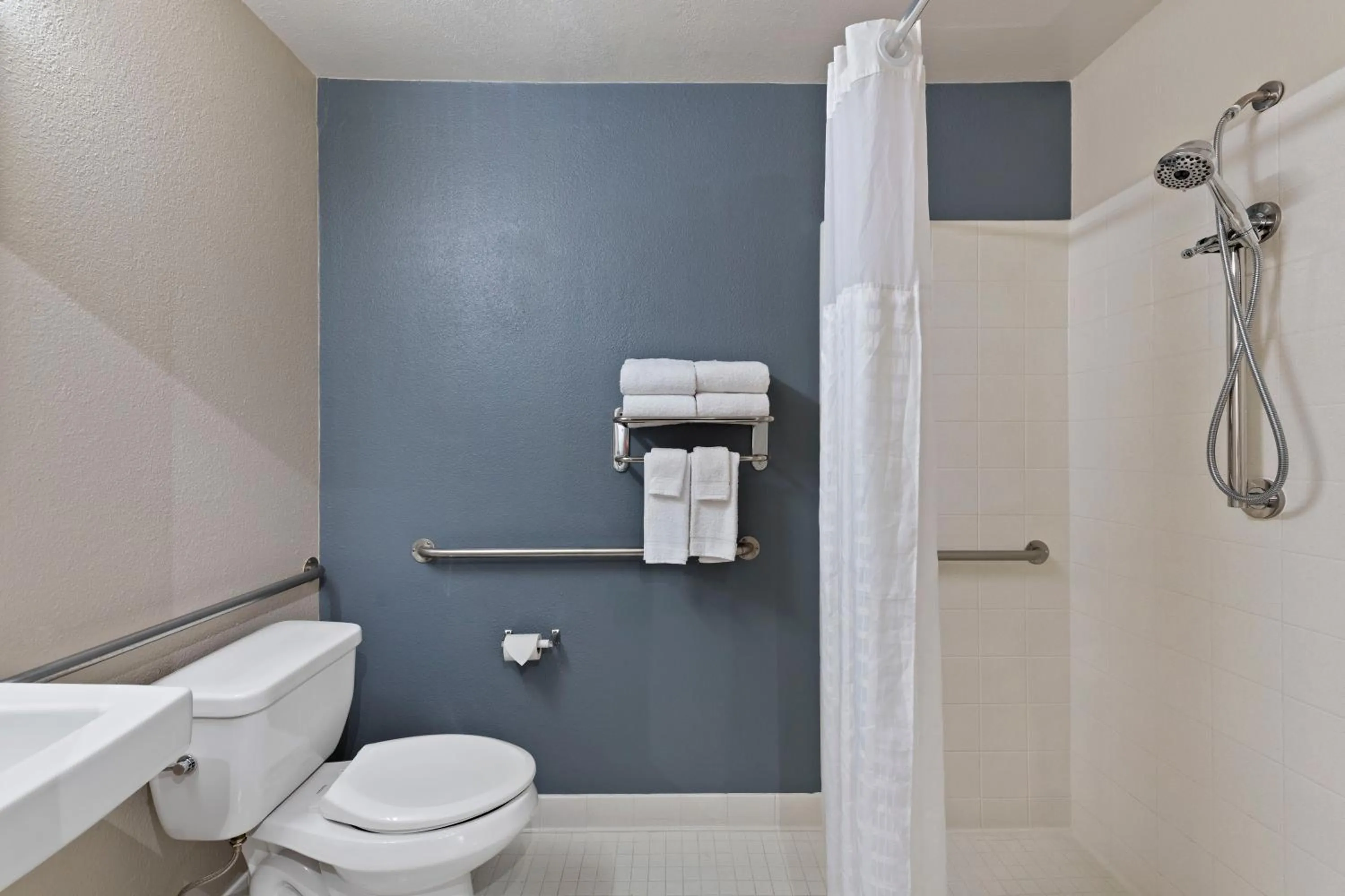 Bathroom in Extended Stay America Select Suites - Charlotte - Airport