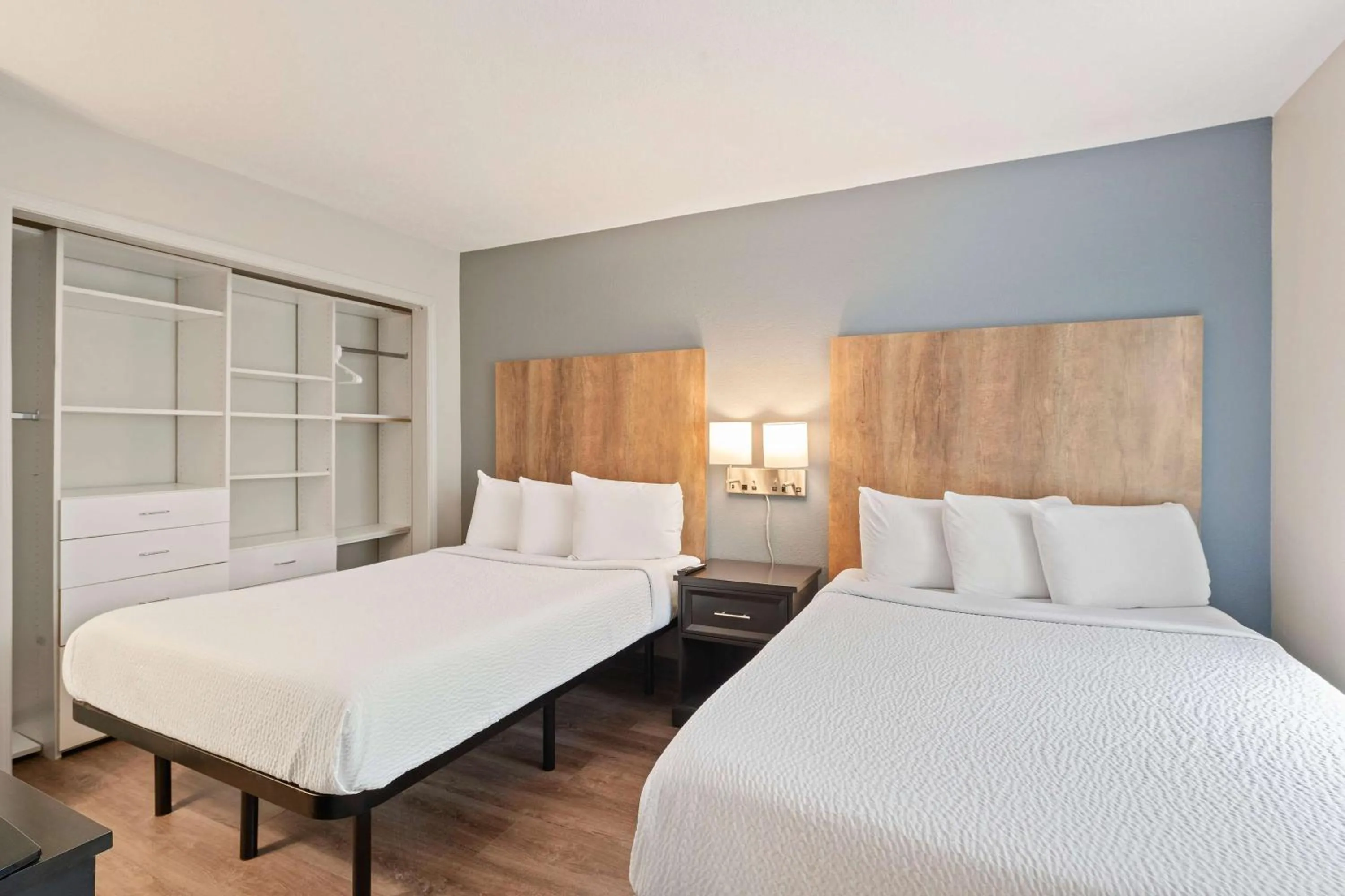 Bedroom in Extended Stay America Select Suites - Charlotte - Airport