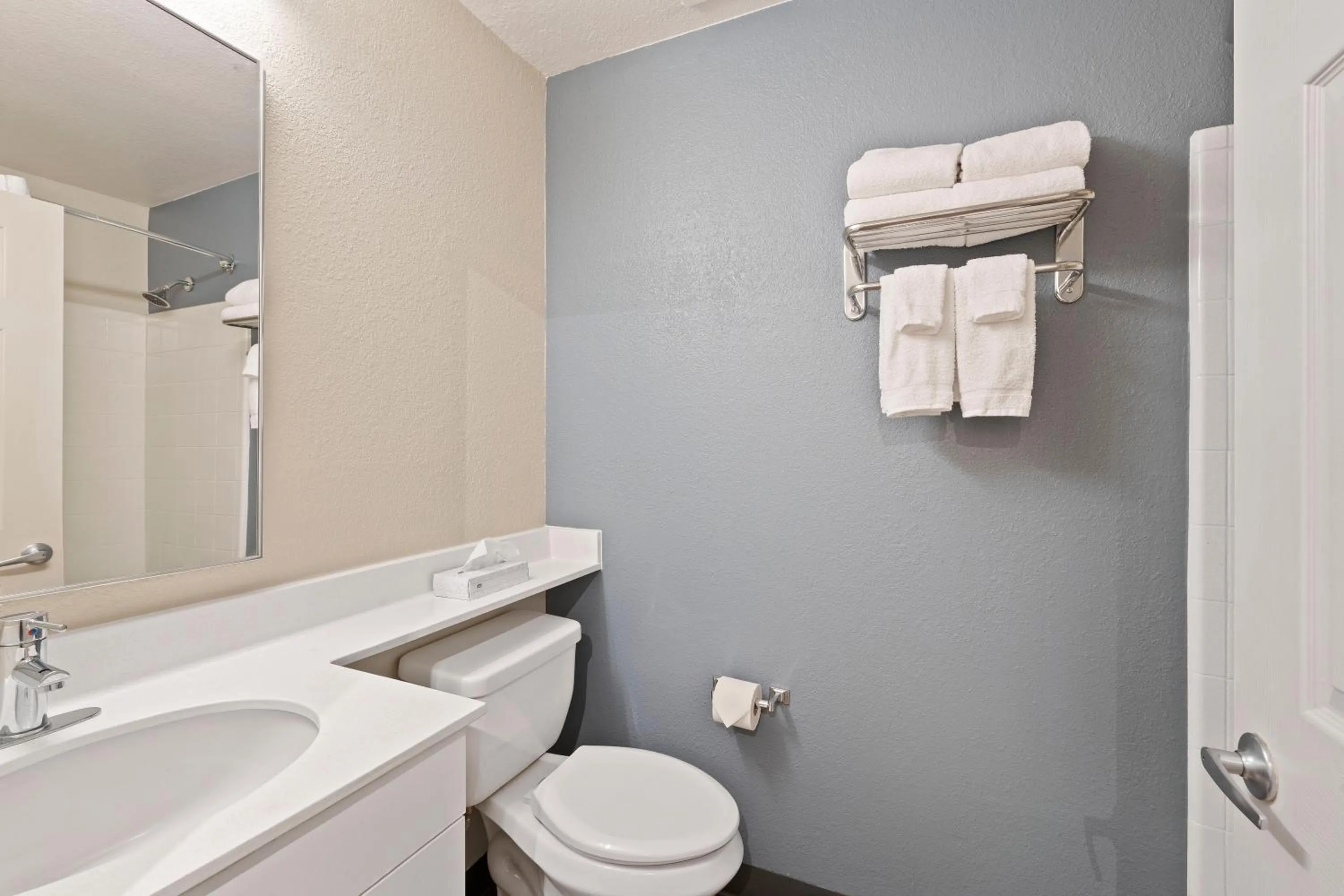 Bathroom in Extended Stay America Select Suites - Charlotte - Airport