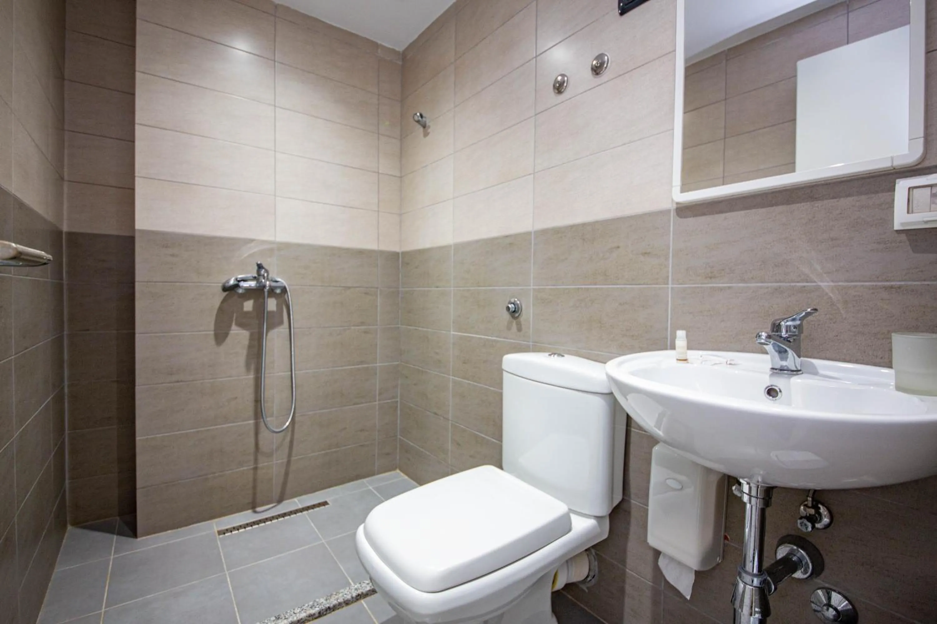 Deluxe Triple Room in Hotel Miki
