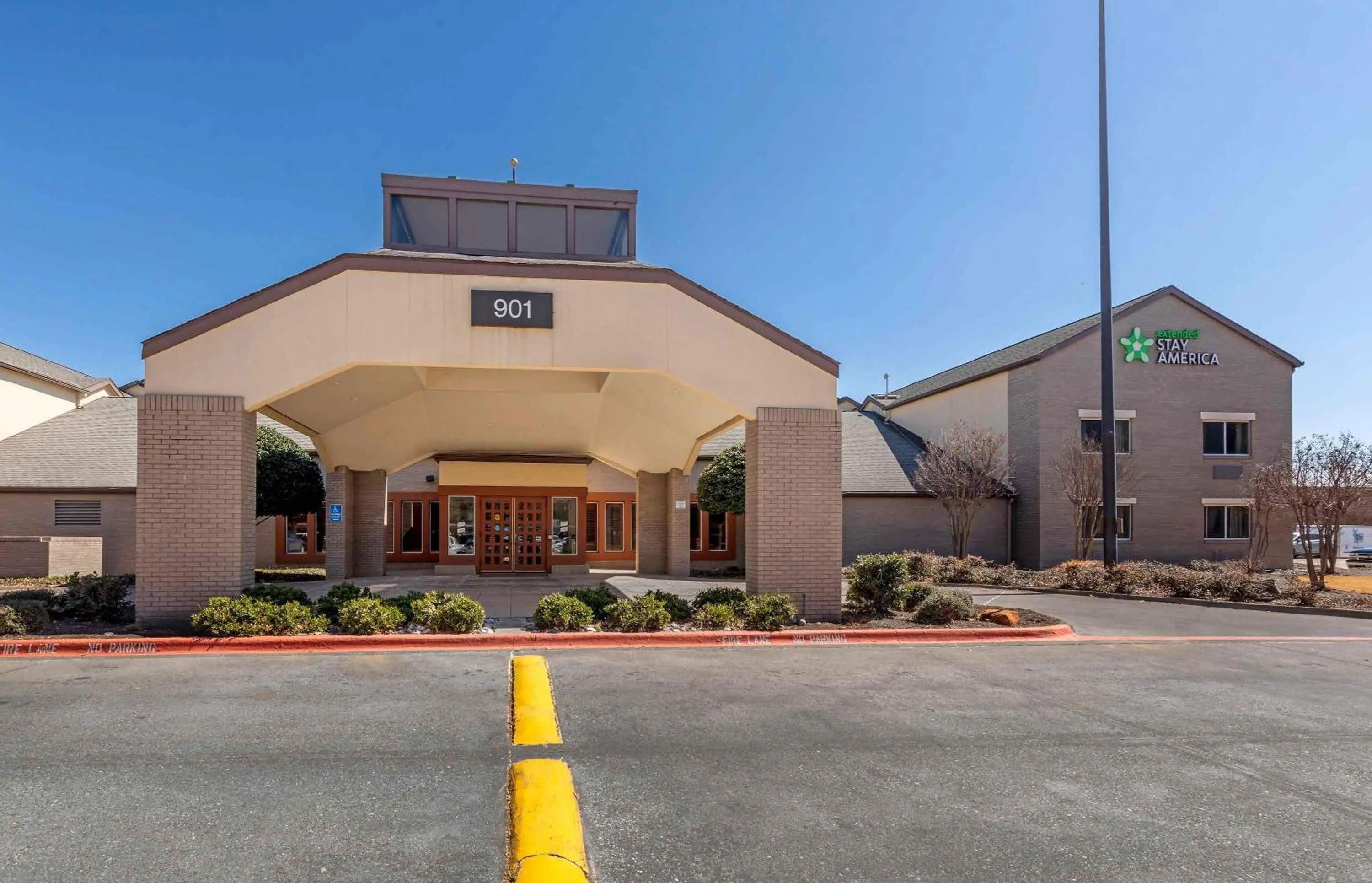 Property building in Extended Stay America Select Suites - Dallas - Richardson