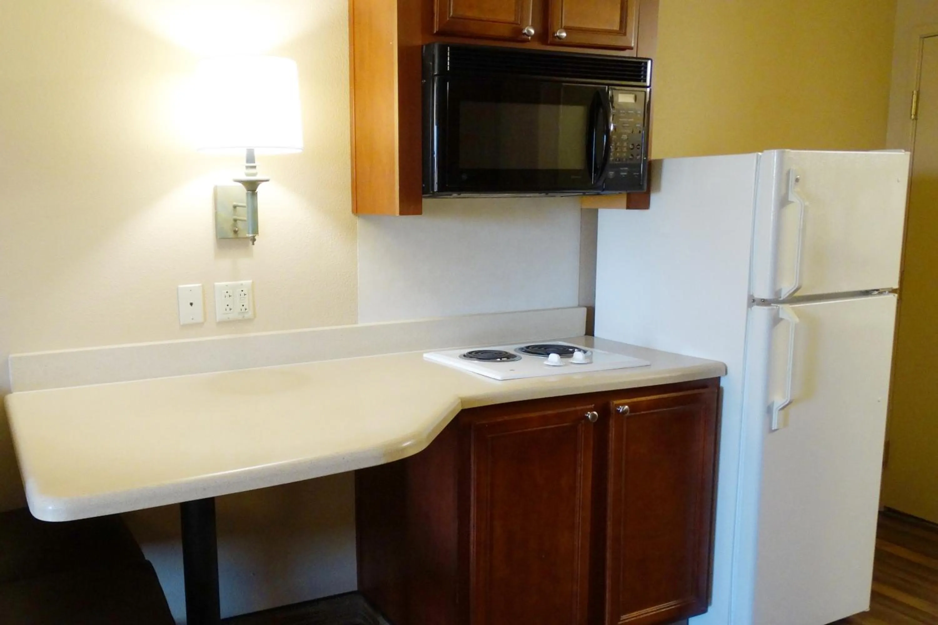 Kitchen or kitchenette in Extended Stay America Select Suites - Dallas - Richardson