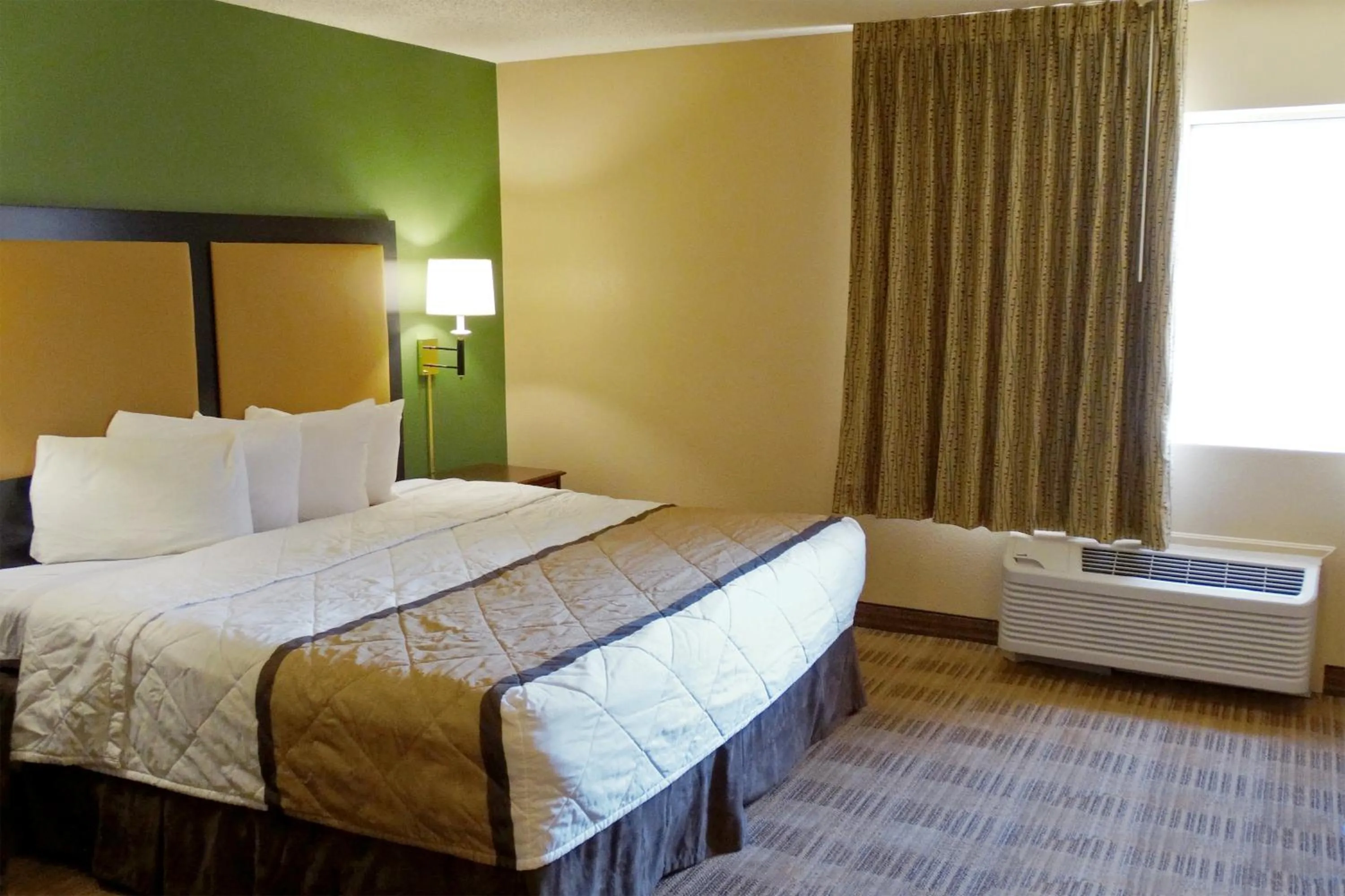 Bed in Extended Stay America Select Suites - Dallas - Richardson
