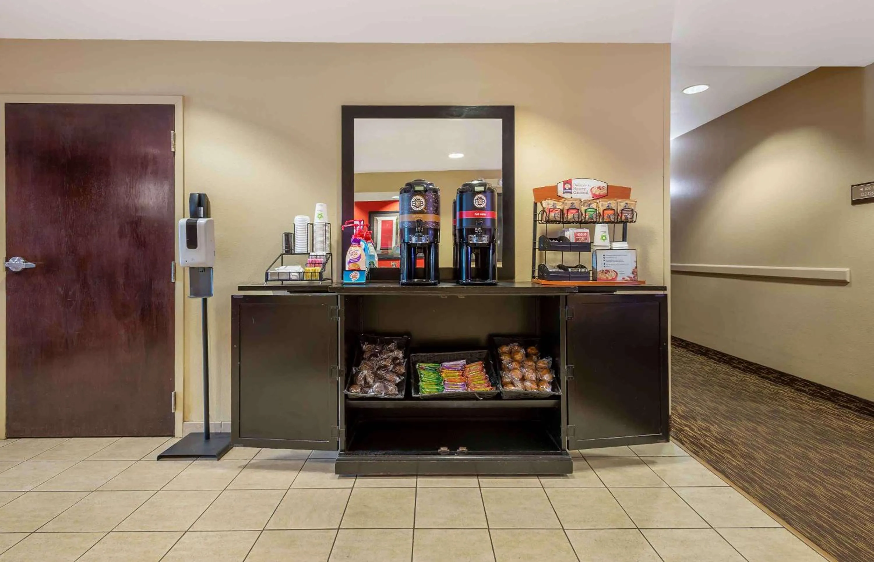 Breakfast in Extended Stay America Suites - Secaucus - Meadowlands
