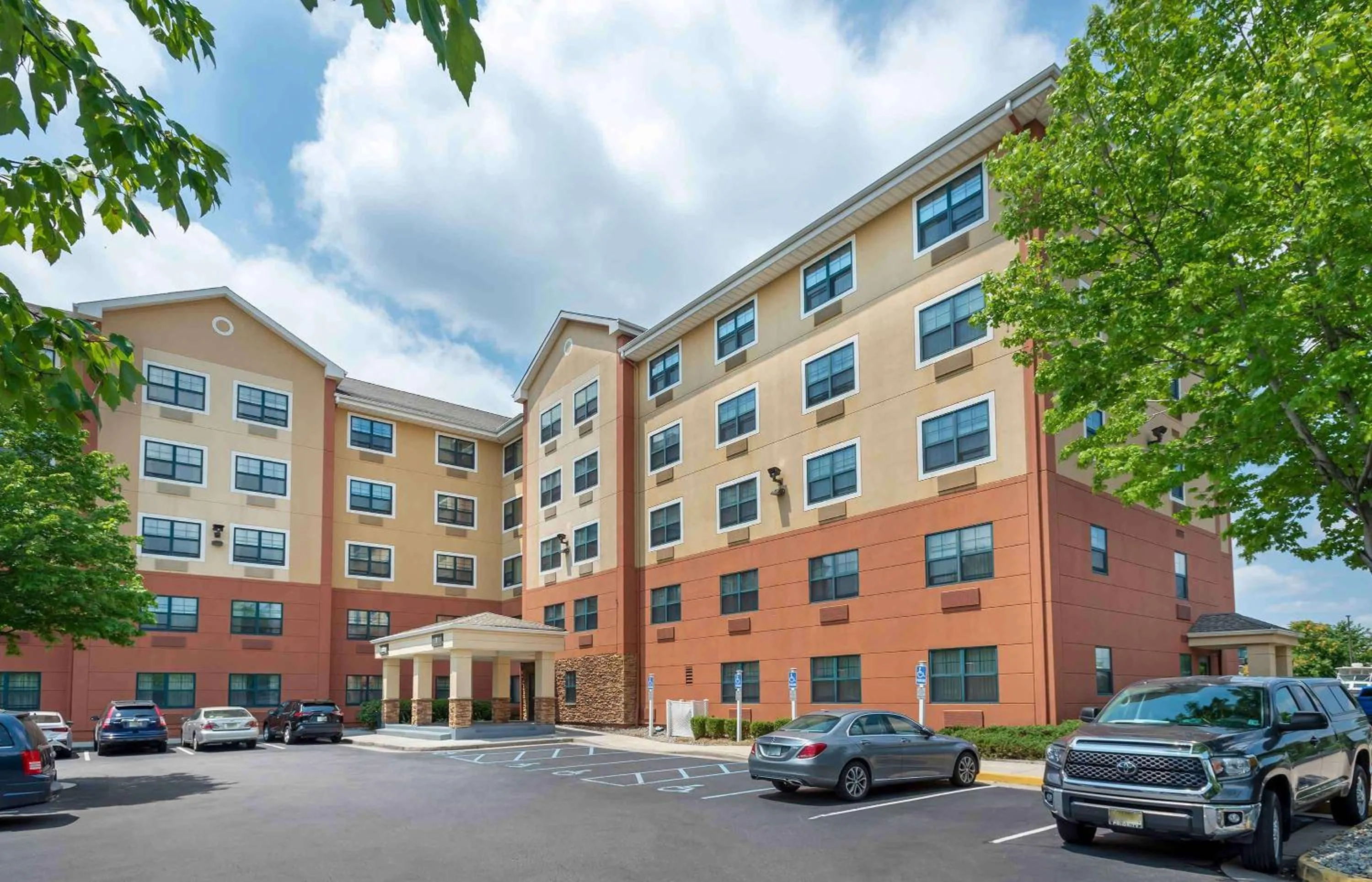 Property building in Extended Stay America Suites - Secaucus - Meadowlands