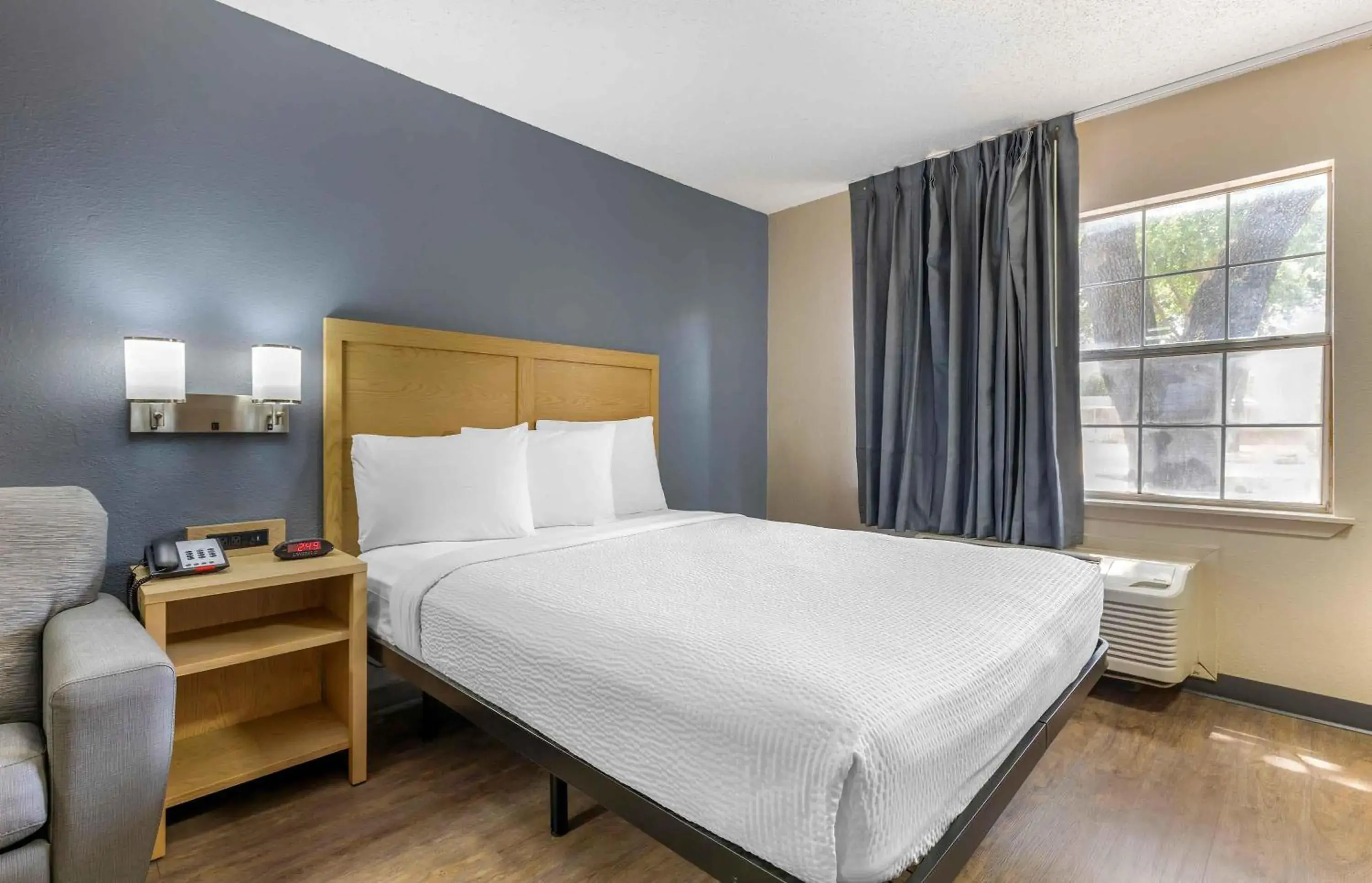 Deluxe Studio with 1 Queen Bed - Non-Smoking in Extended Stay America Suites - Arlington Deluxe Studio with 1 Queen Bed - Non-Smoking in Extended Stay America Suites - Arlington