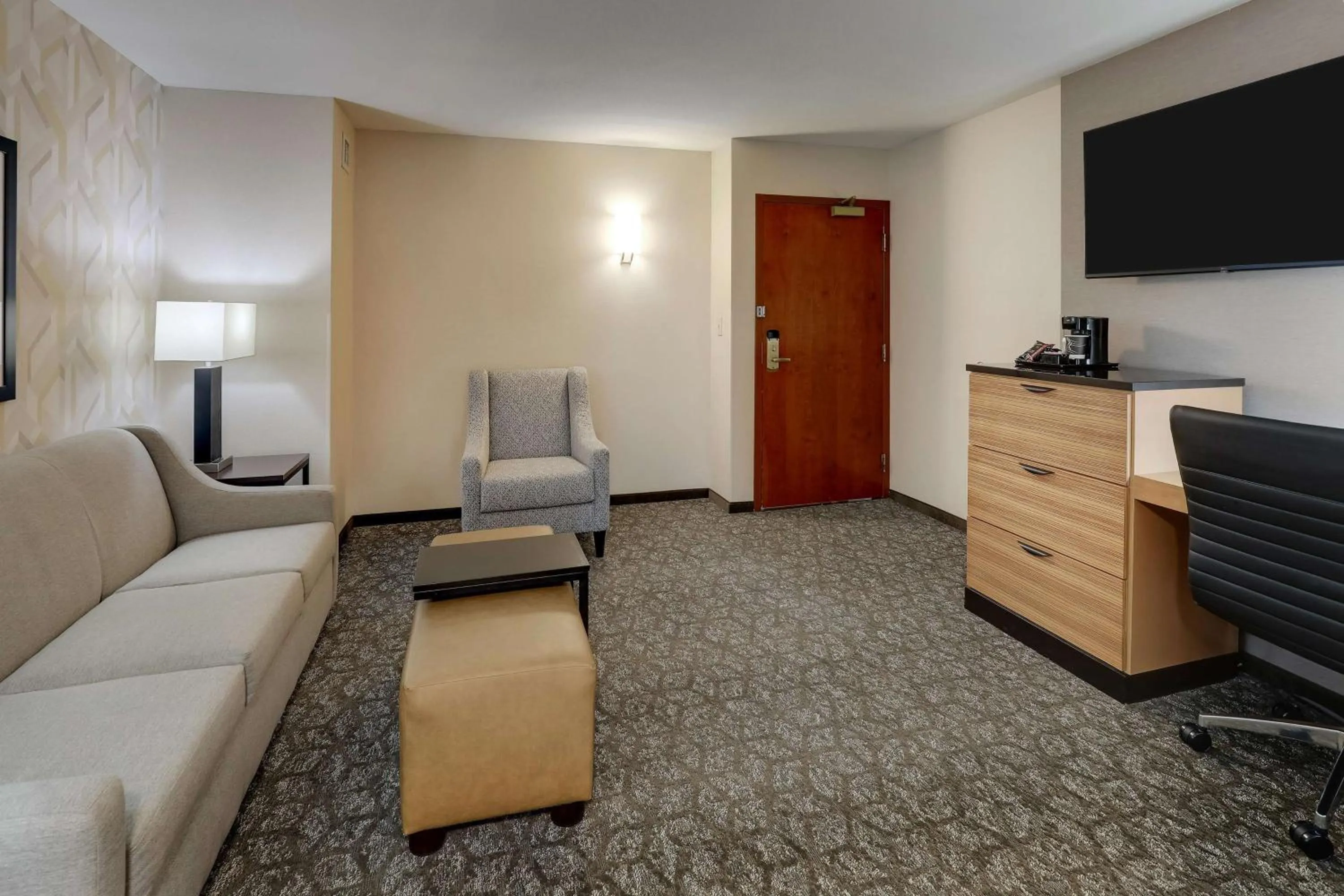 Bedroom in Drury Inn & Suites Birmingham Lakeshore Drive