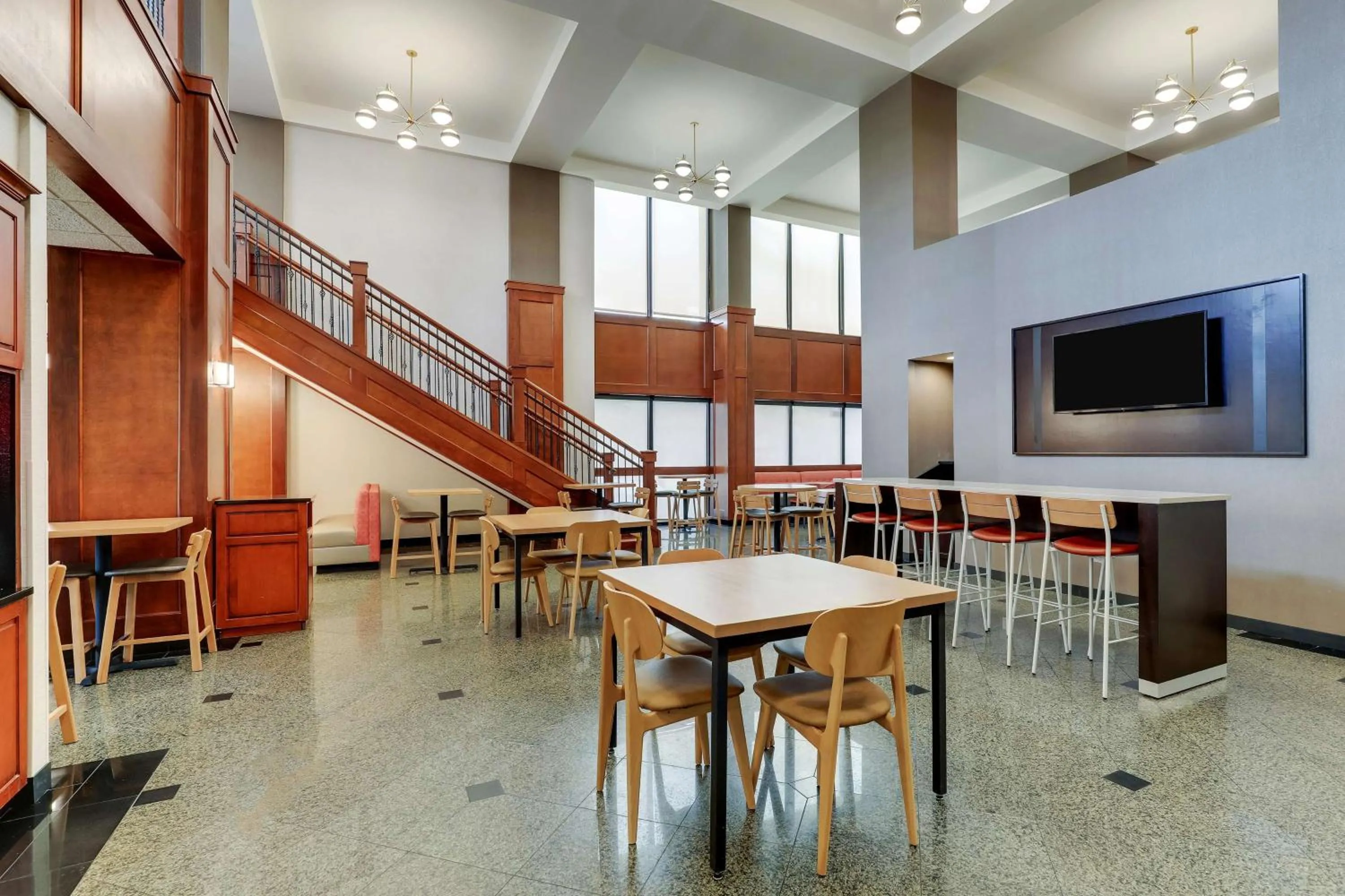 Breakfast in Drury Inn & Suites Birmingham Lakeshore Drive