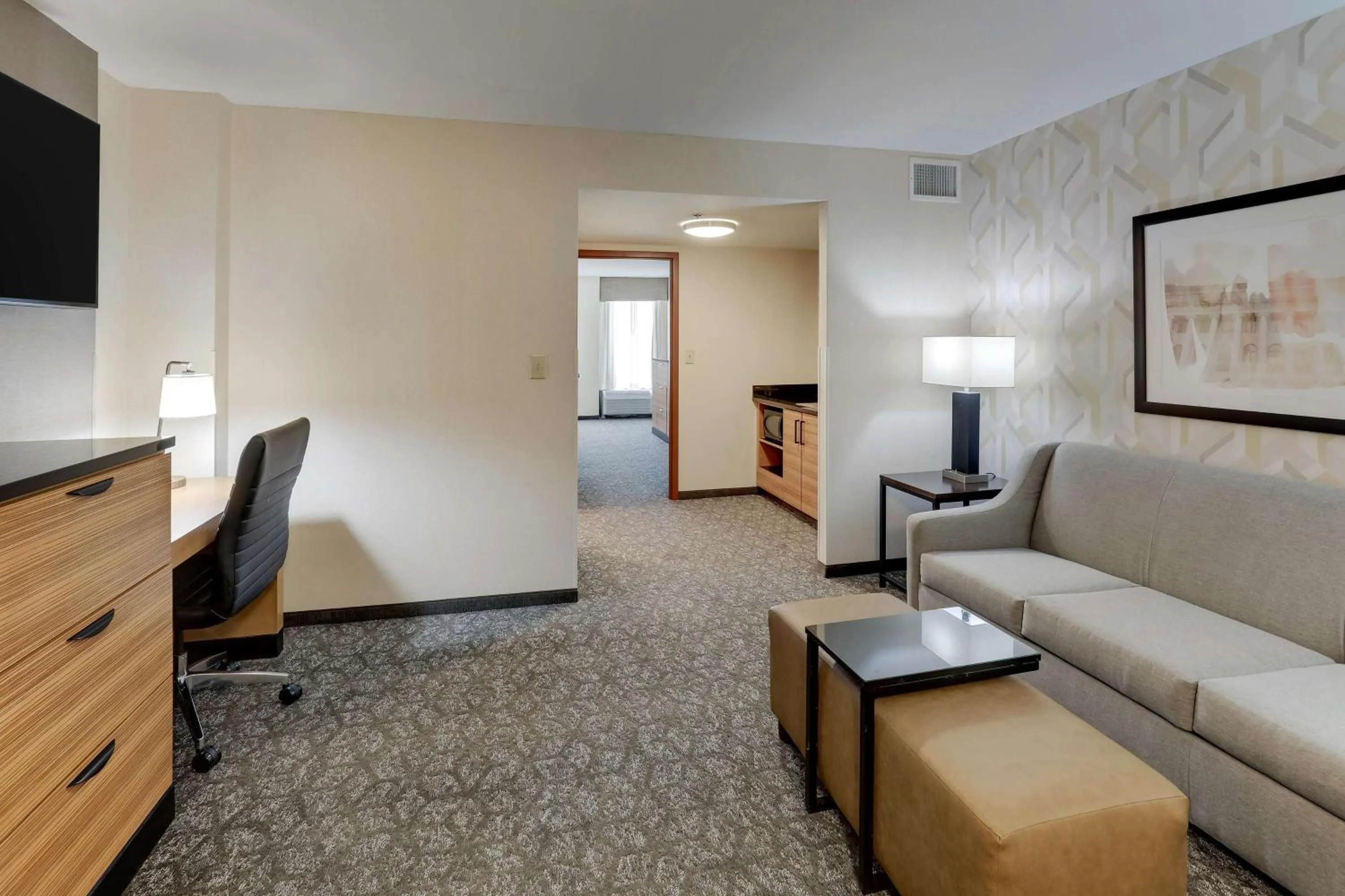 Bedroom, Bed in Drury Inn & Suites Birmingham Lakeshore Drive