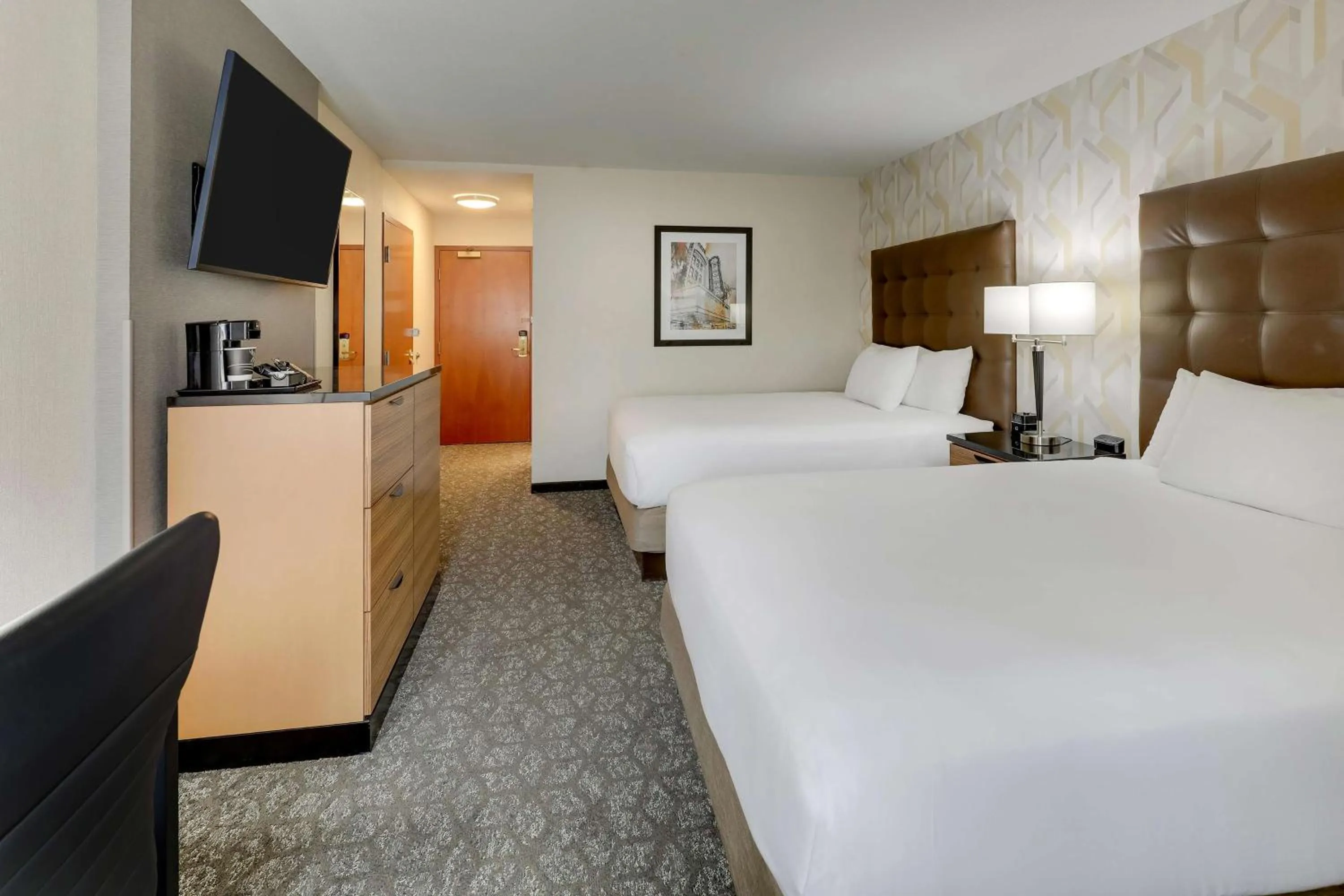Bedroom, Bed in Drury Inn & Suites Birmingham Lakeshore Drive