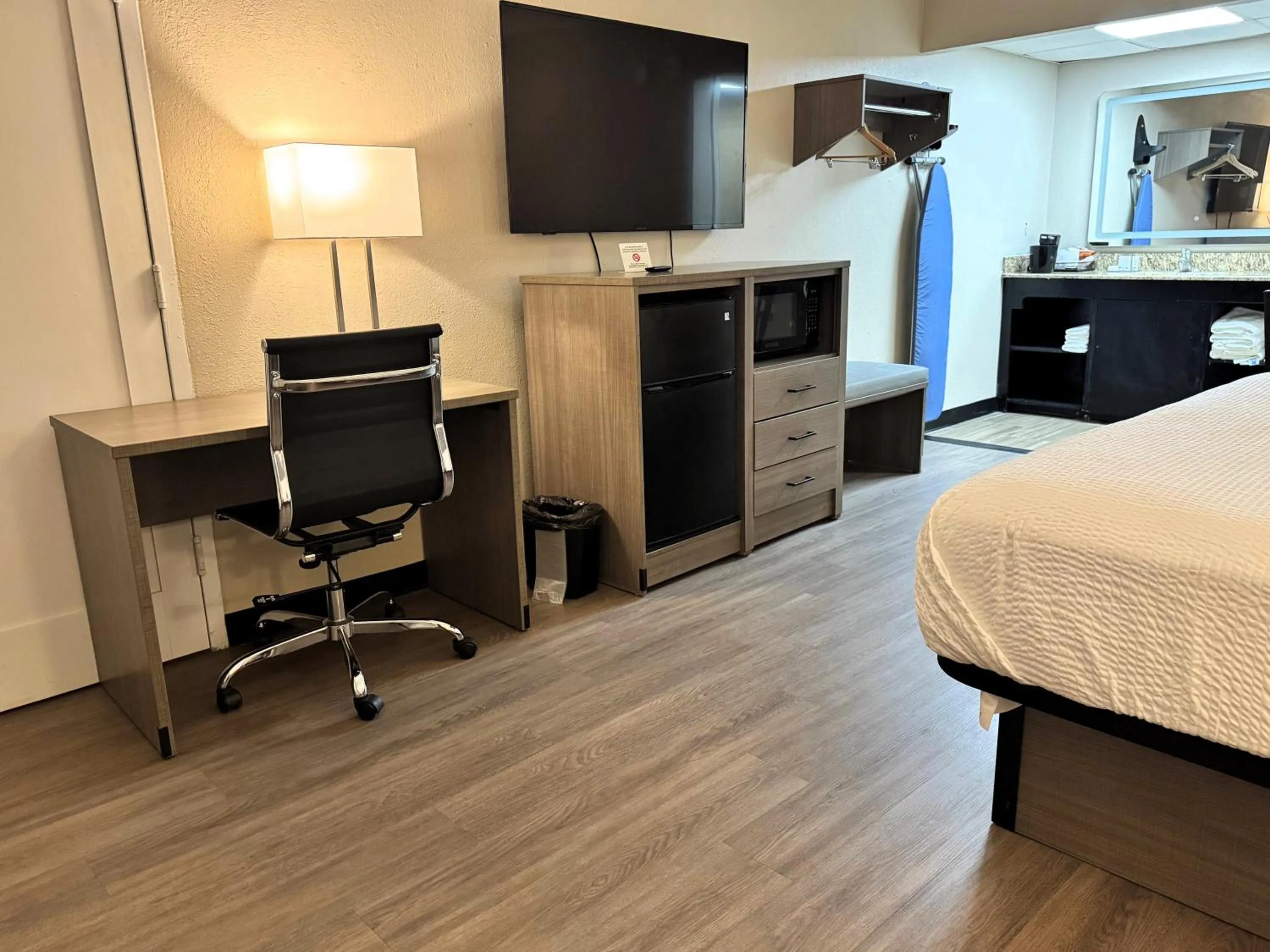 TV and multimedia, Bed in Baymont by Wyndham Corpus Christi Airport