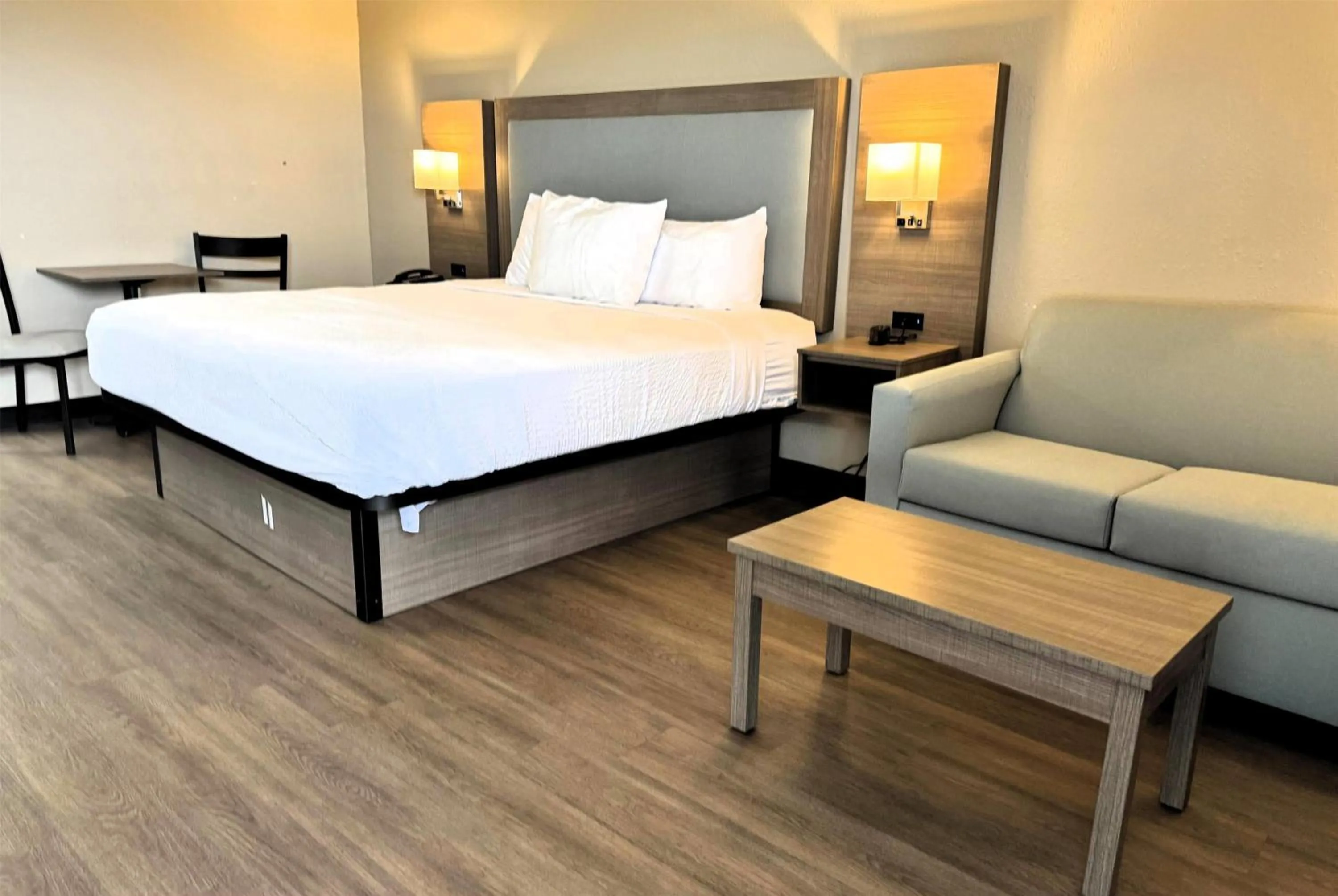 Photo of the whole room, Bed in Baymont by Wyndham Corpus Christi Airport