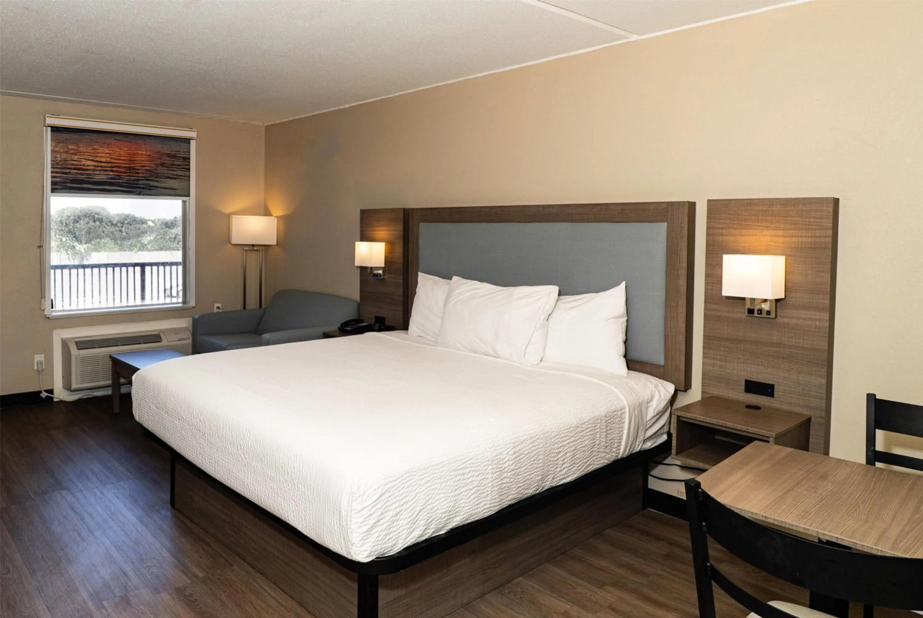 Photo of the whole room, Bed in Baymont by Wyndham Corpus Christi Airport