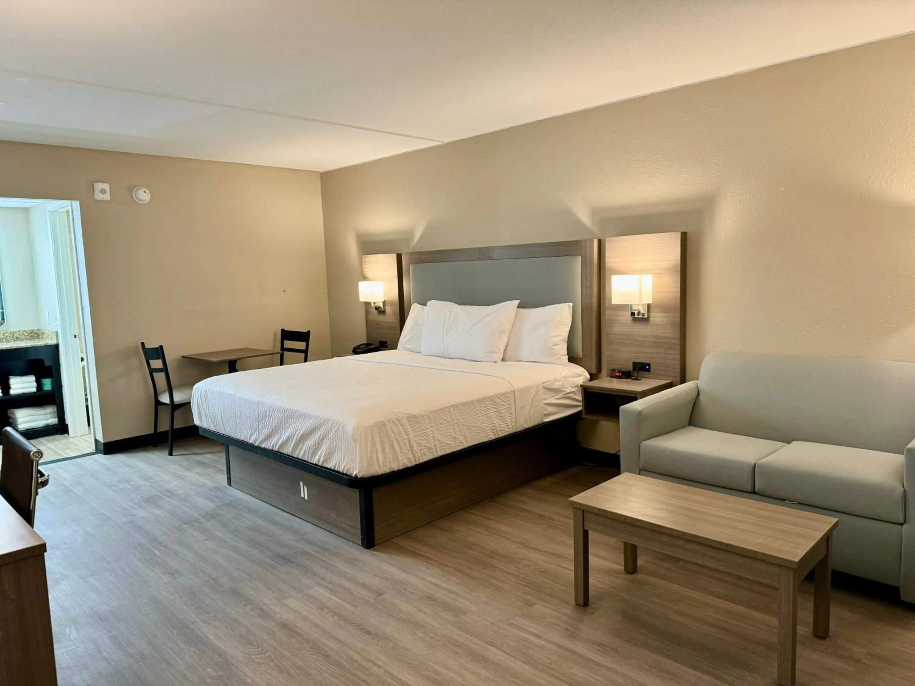 Bedroom, Bed in Baymont by Wyndham Corpus Christi Airport