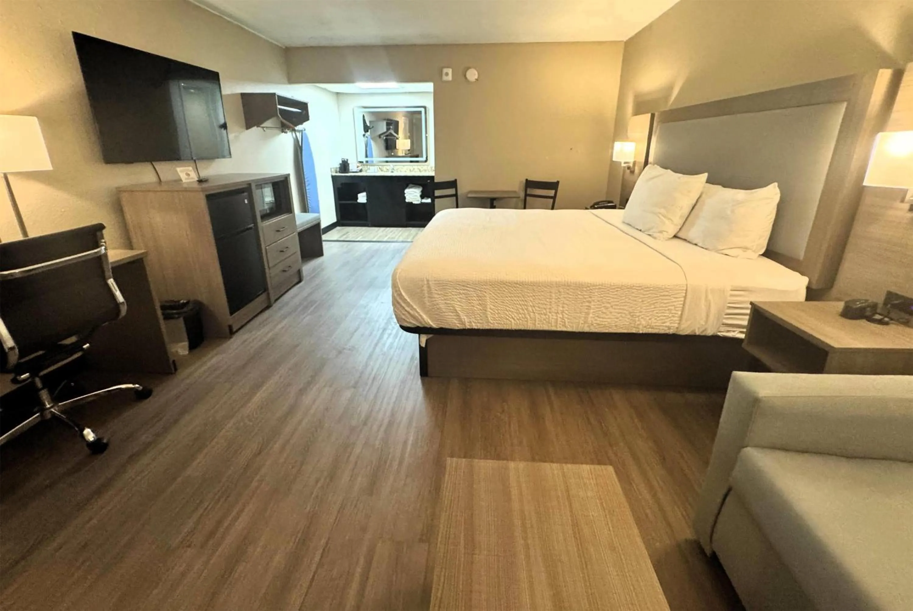 Photo of the whole room, Bed in Baymont by Wyndham Corpus Christi Airport