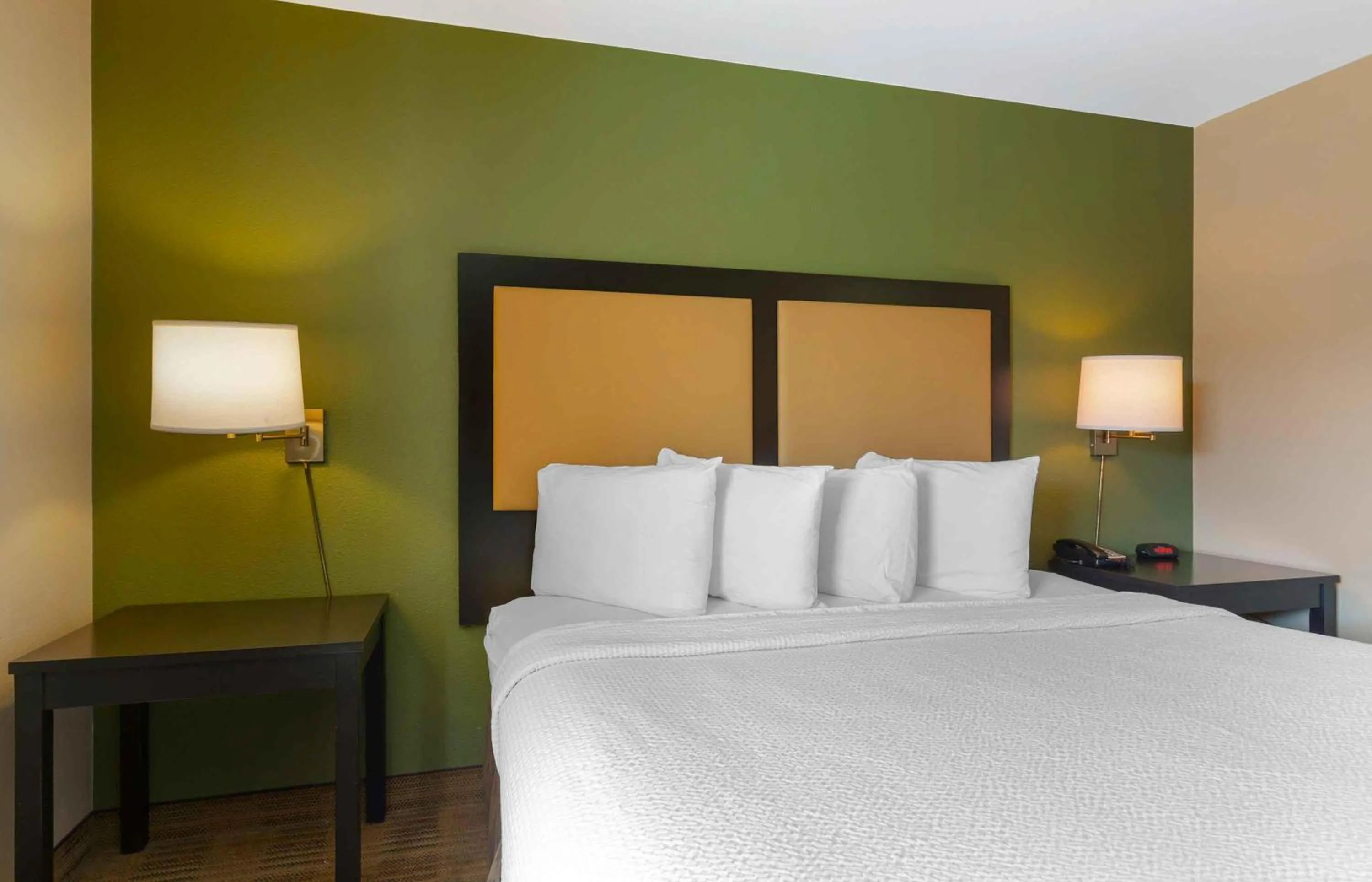Bedroom, Bed in Extended Stay America Select Suites - Phoenix - Airport - E Oak St