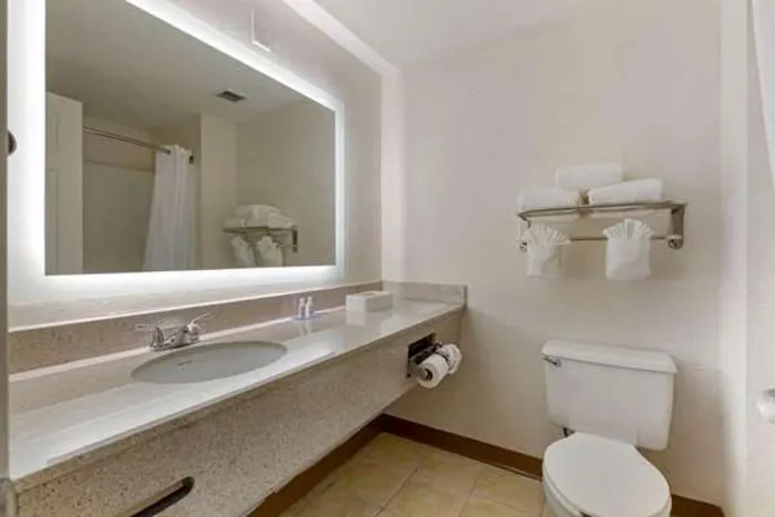 Bathroom in Suburban Studios Raleigh - Crabtree Valley