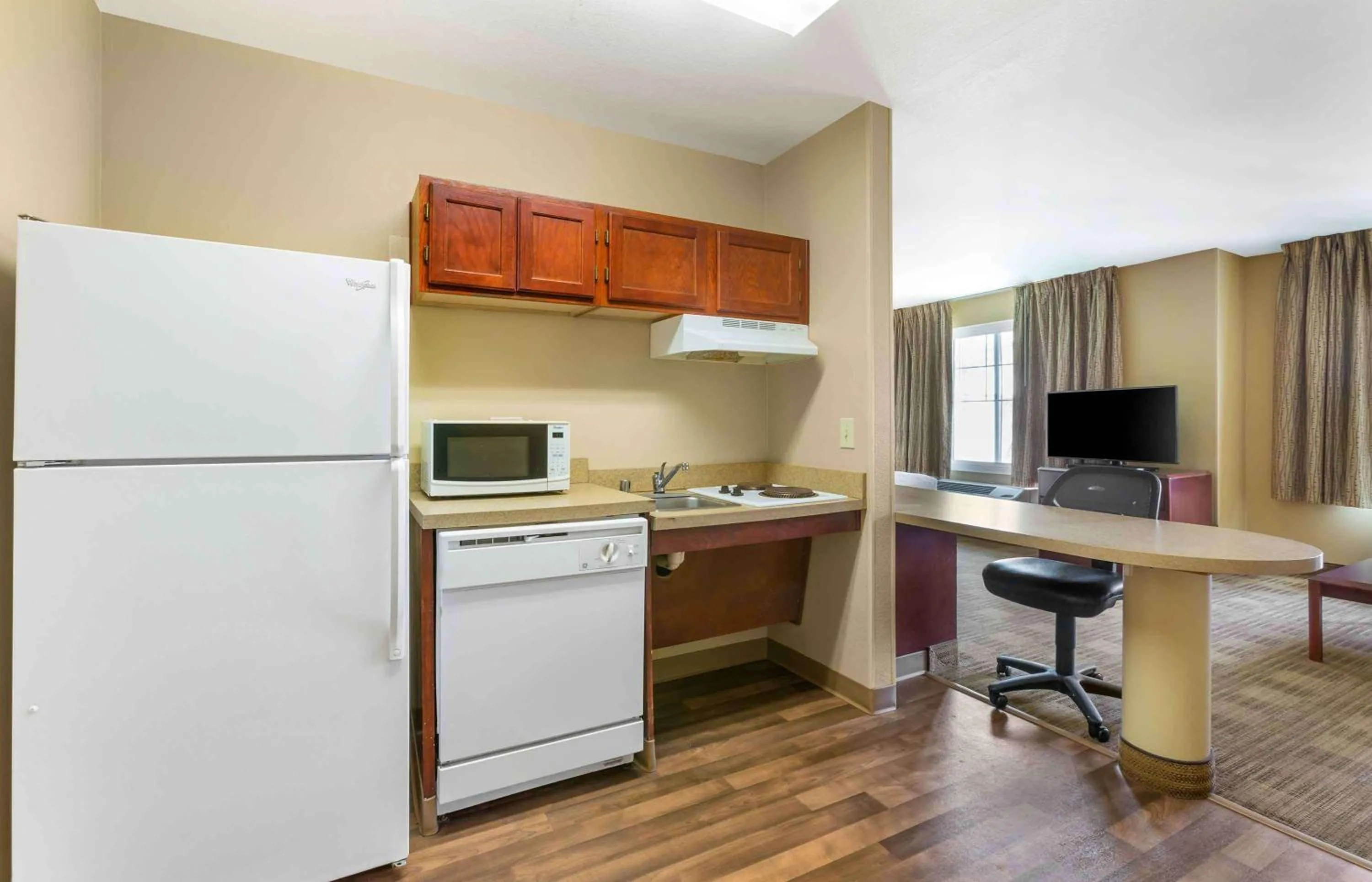 Bedroom in Extended Stay America Suites - Raleigh - RTP - 4919 Miami Blvd