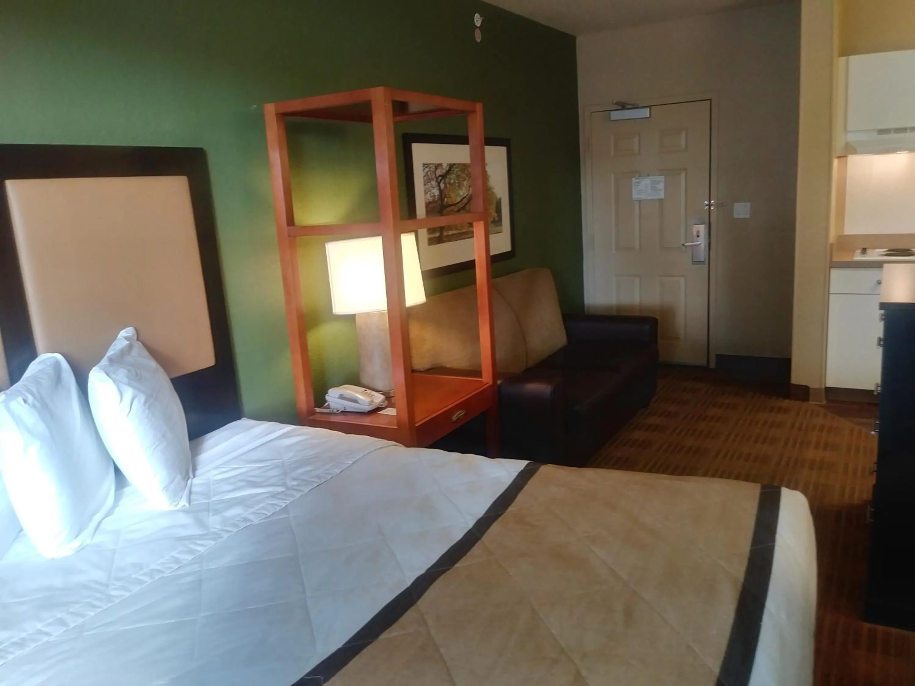 Bed in Extended Stay America Suites - Raleigh - RTP - 4919 Miami Blvd